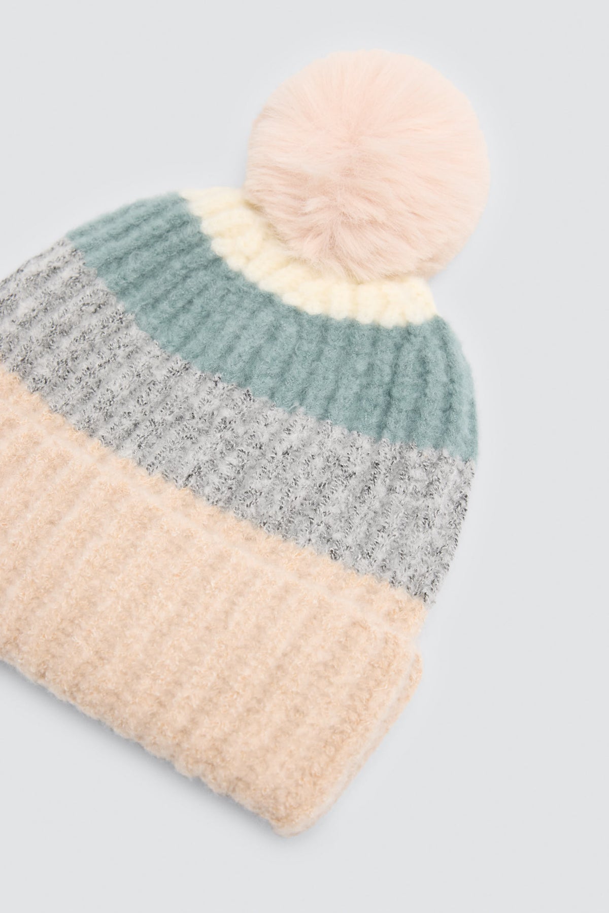 Gorro de punto detalle pompón con forro polar multicolor