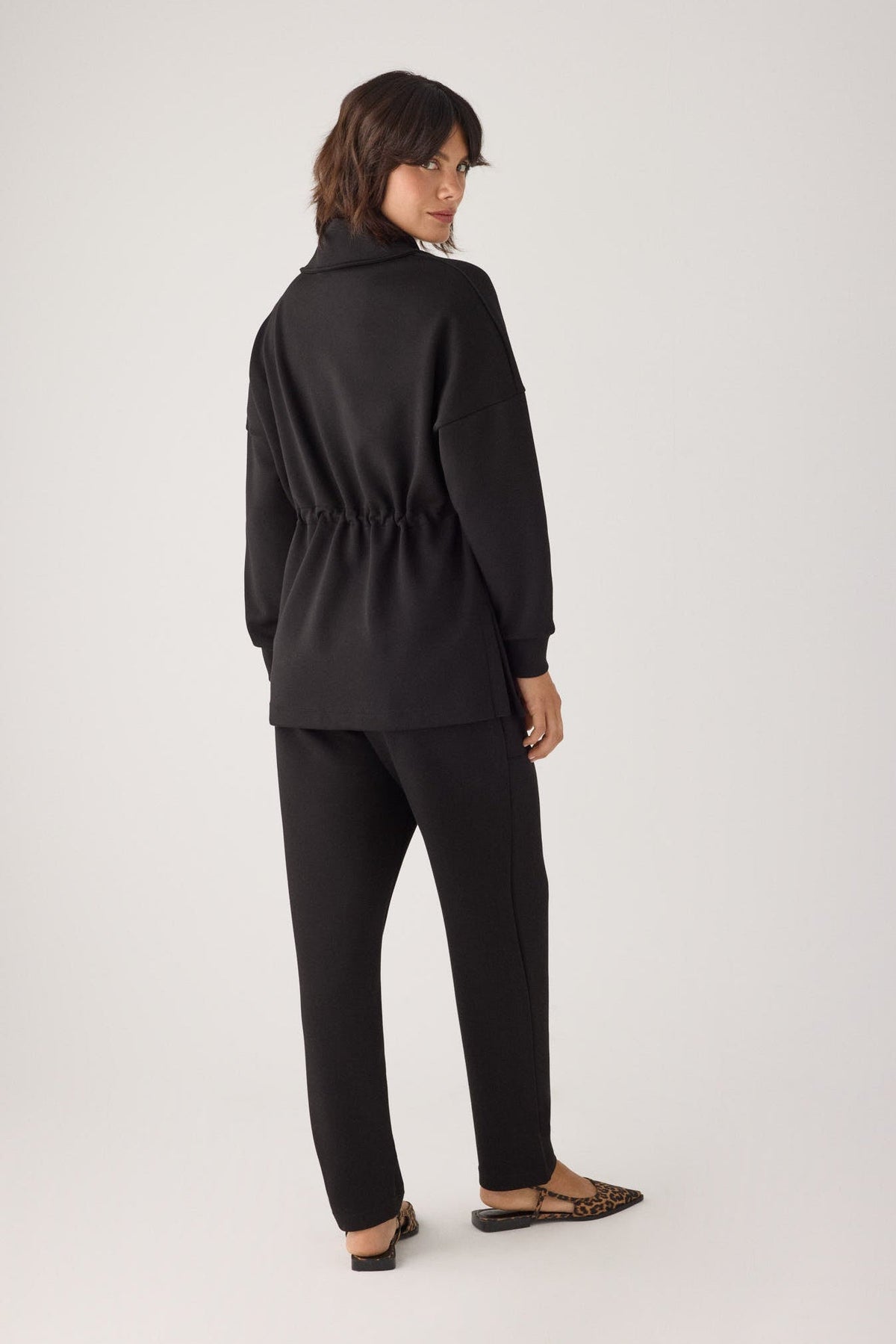70744-black-pantalones-comodos-slim-afelpados-tiro-alto-bolsillos-negro
