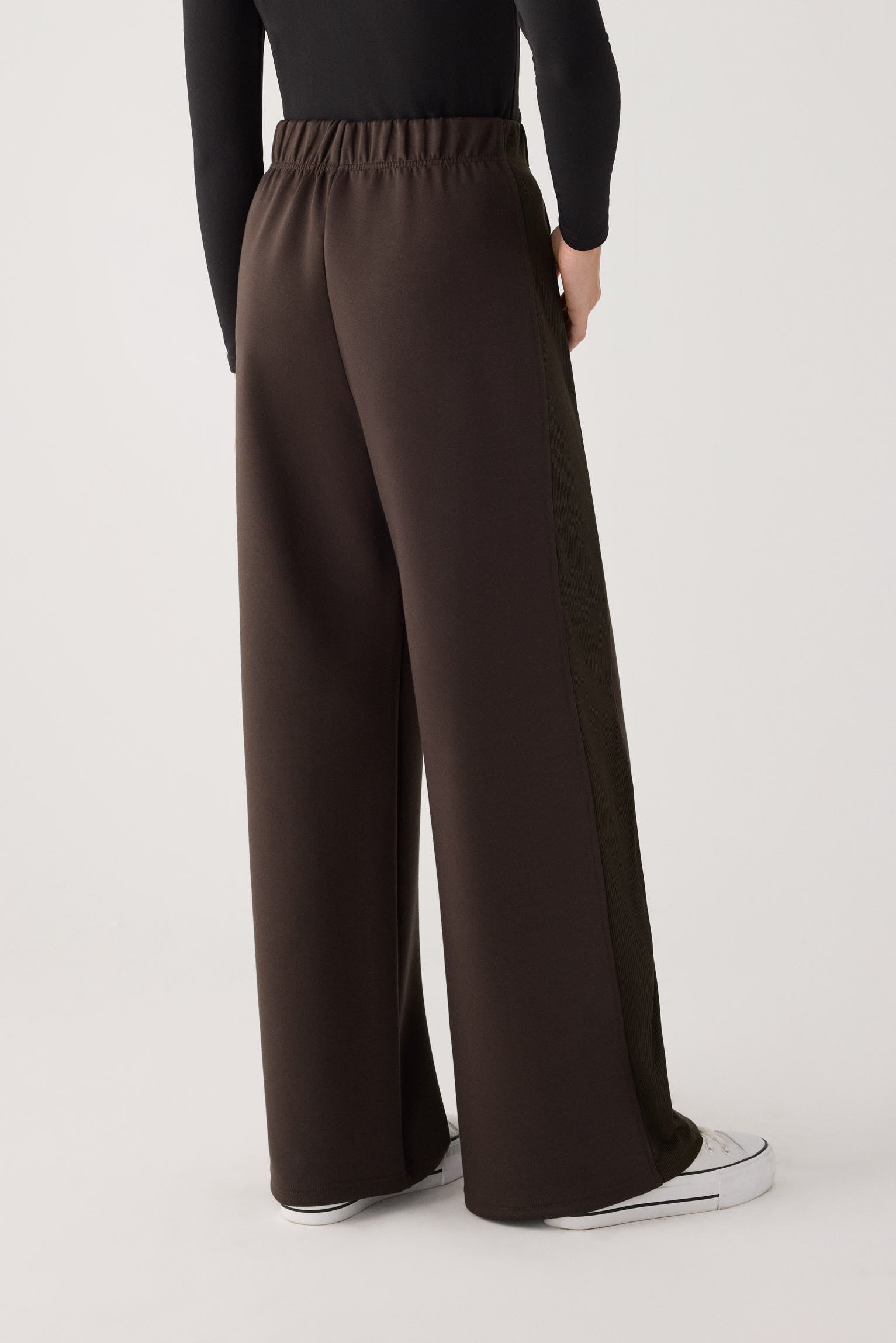 70747-dark-chocolate-pantalones-comodos-anchos-afelpados-tiro-alto-canale-marron-chocolate