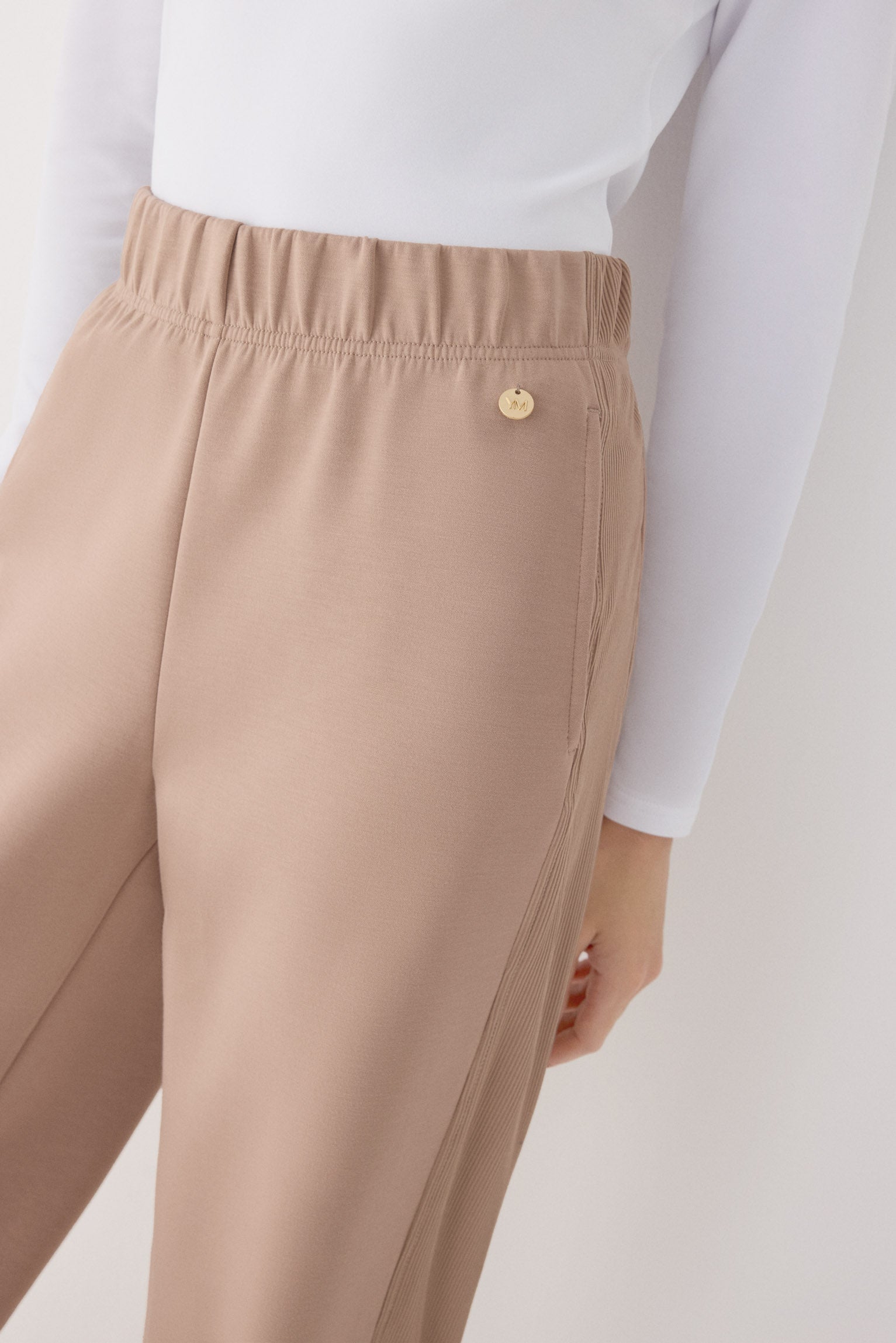 70748-taupe-pantalones-comodos-jogger-afelpados-tiro-alto-canale-beige