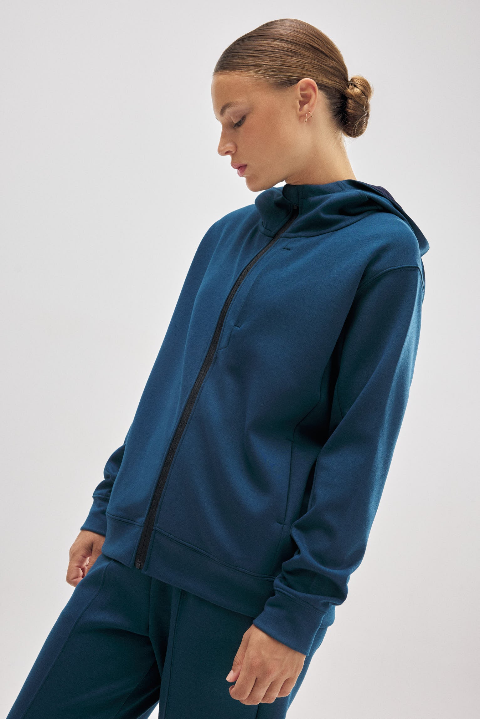 70939-4-chaqueta-deportiva-con-capucha-azul