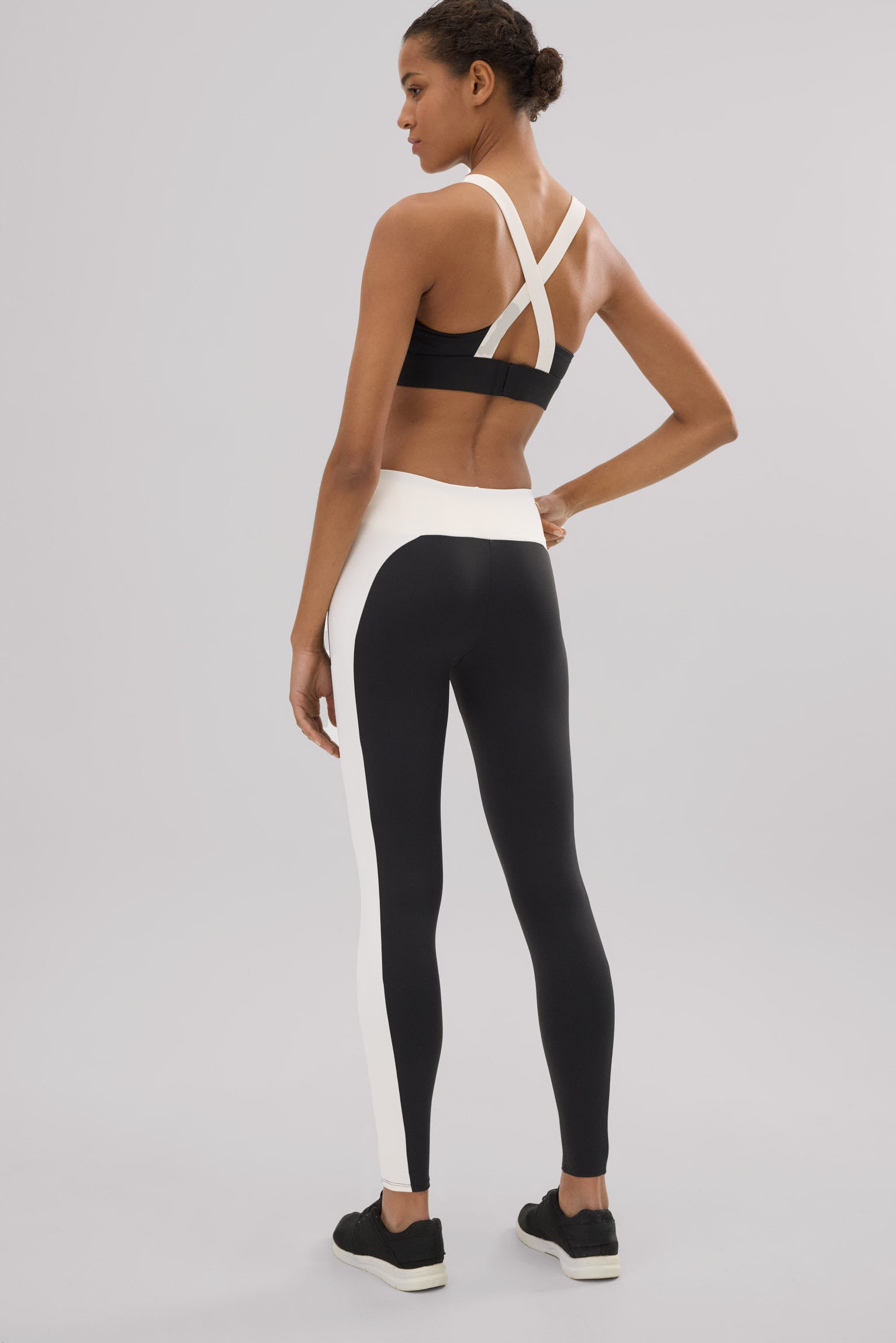 Leggings deportivos largos efecto push-up negros con franja en contraste - Ysabel Mora