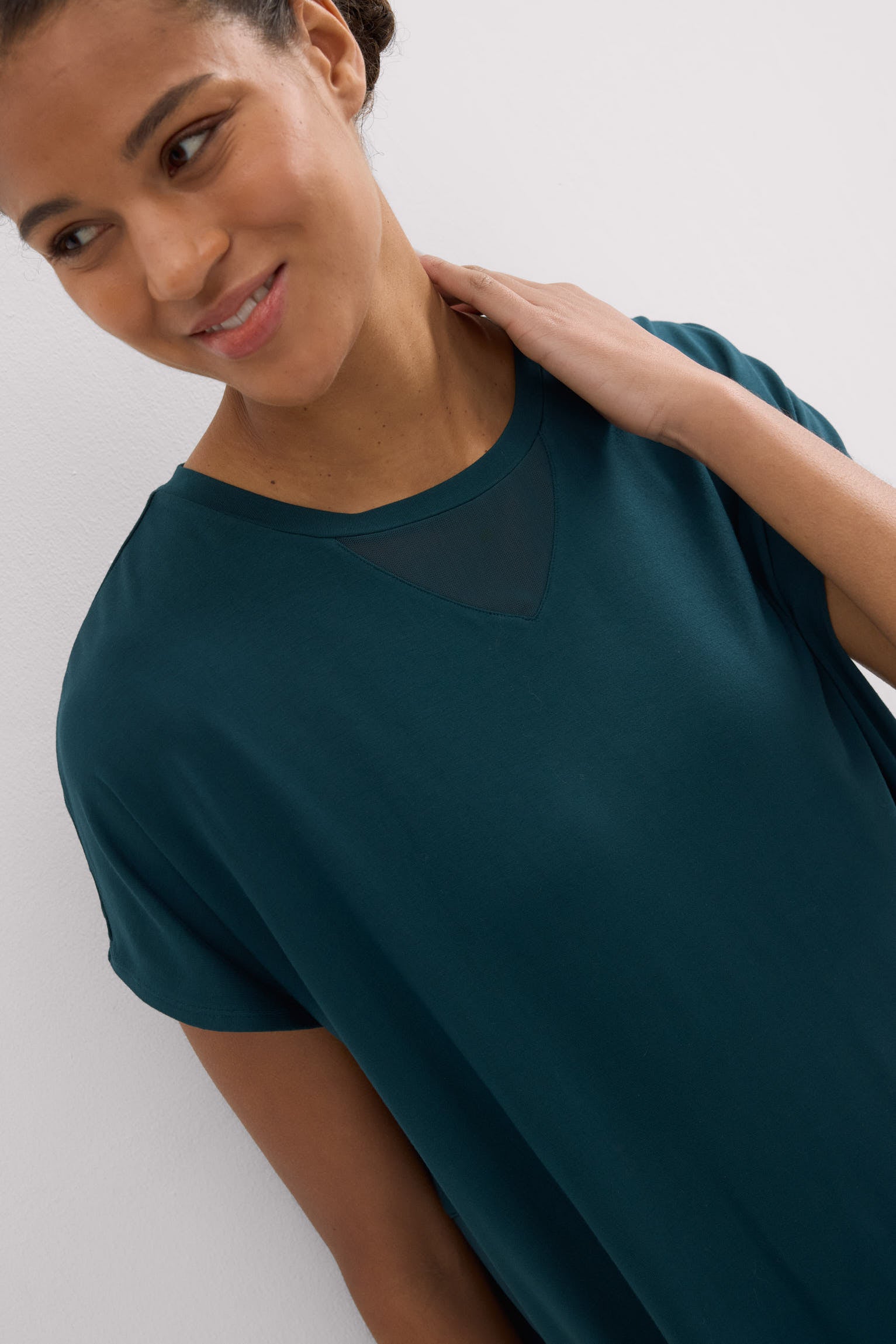 Camiseta deportiva manga corta fluida verde botella - Ysabel Mora