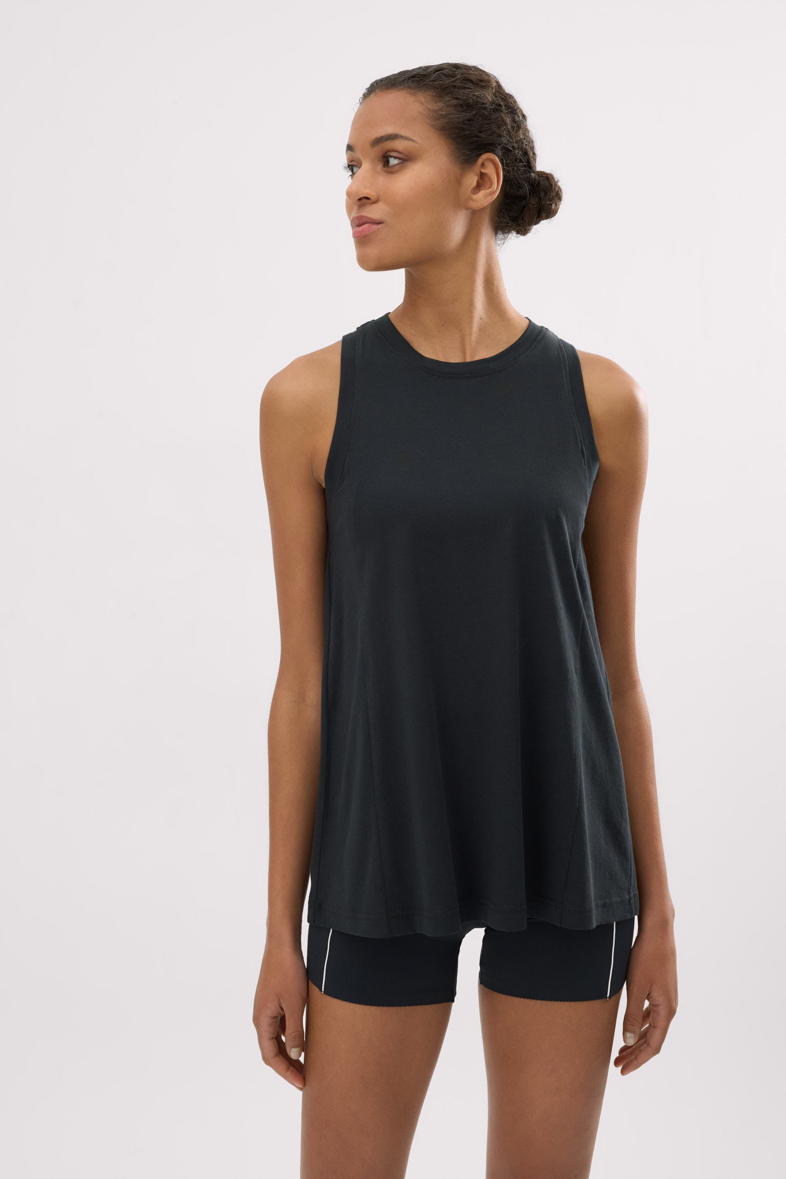 Camiseta deportiva tirantes larga fluida negra - Ysabel Mora