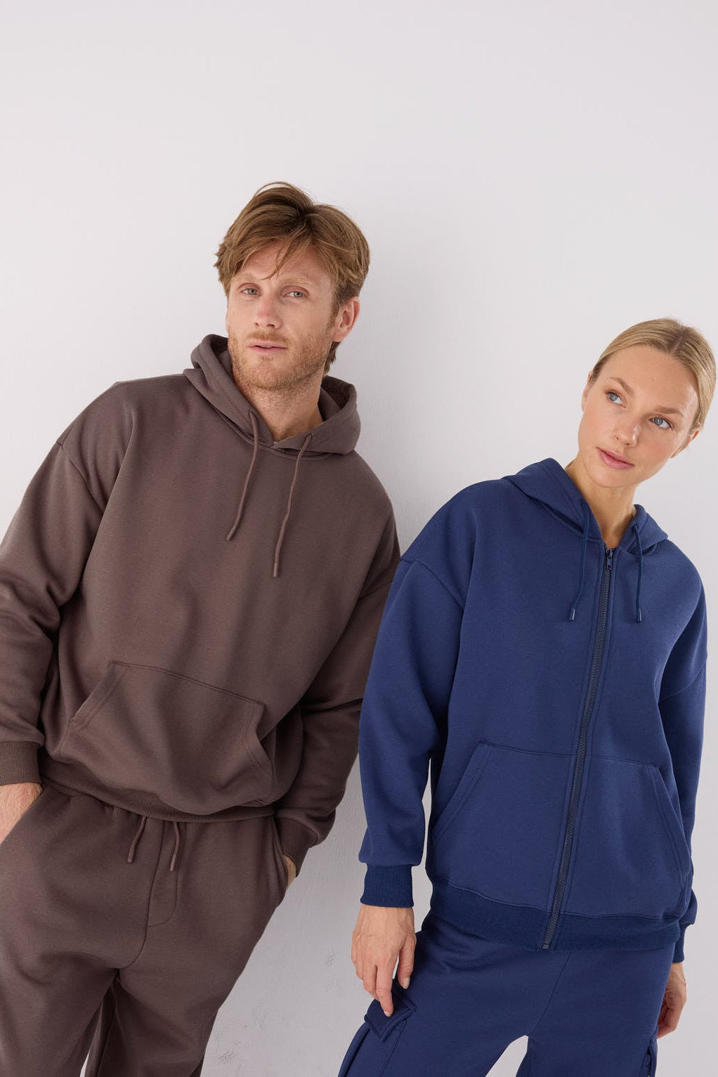 Men's brown fleece sports hoodie