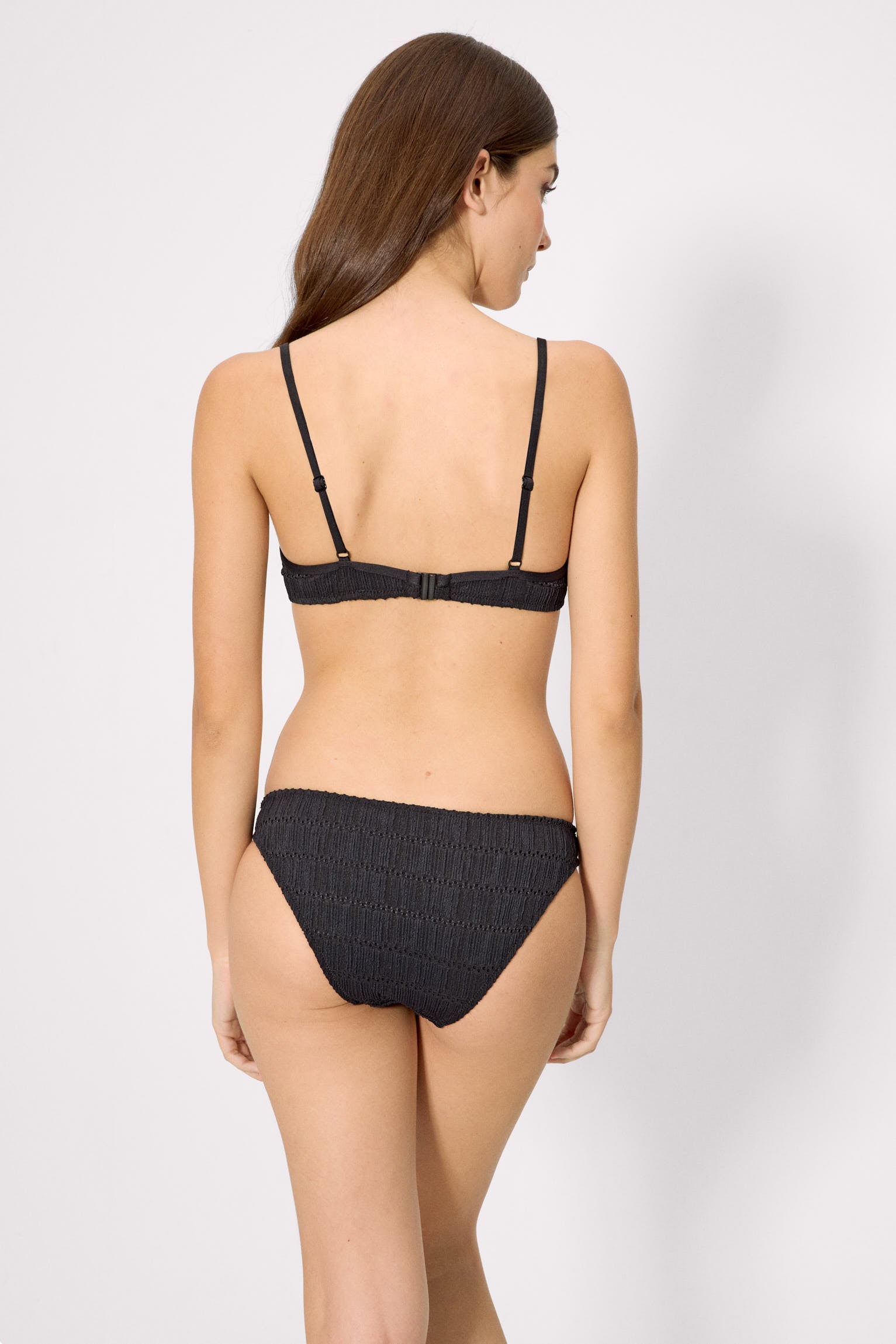 83215-negro-braga-bikini-mujer-textura-negro-mujer-ysabel-mora
