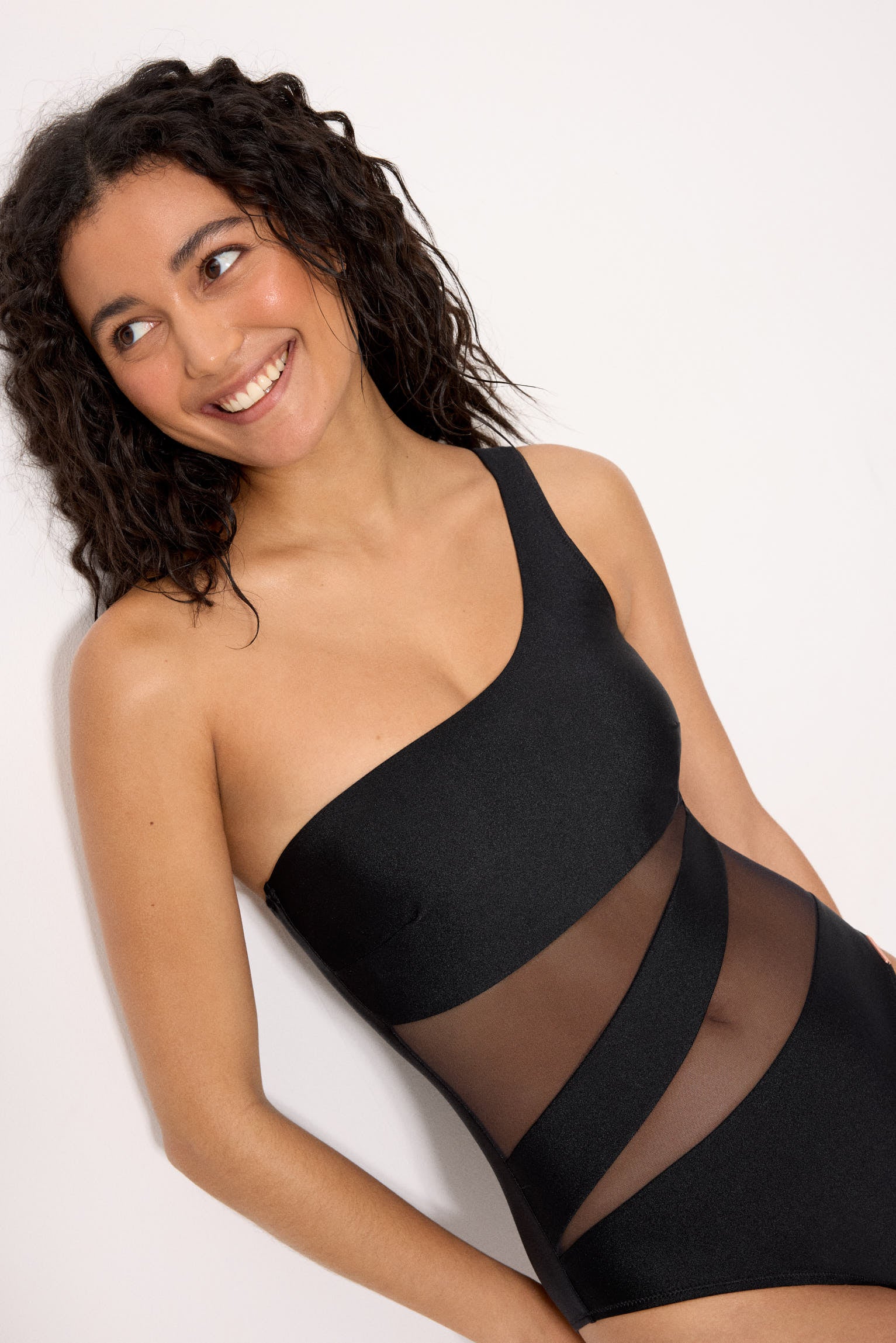83281-negro-banador-mujer-negro-asimetrico-con-tul-transparente-con-brillo-negro-copa-b--ysabel-mora