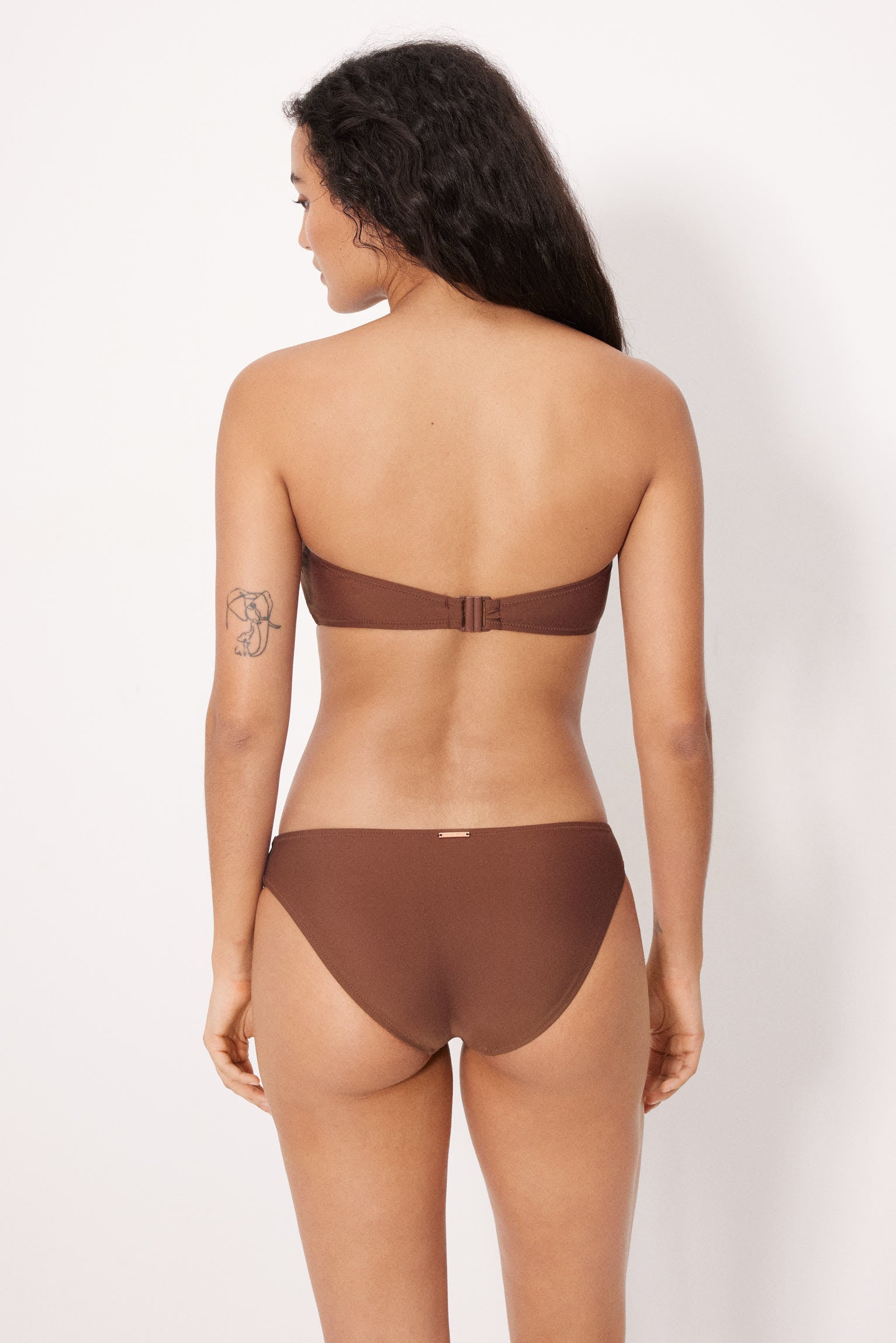 Top bikini bandeau sin aro con relleno marrón - Ysabel Mora