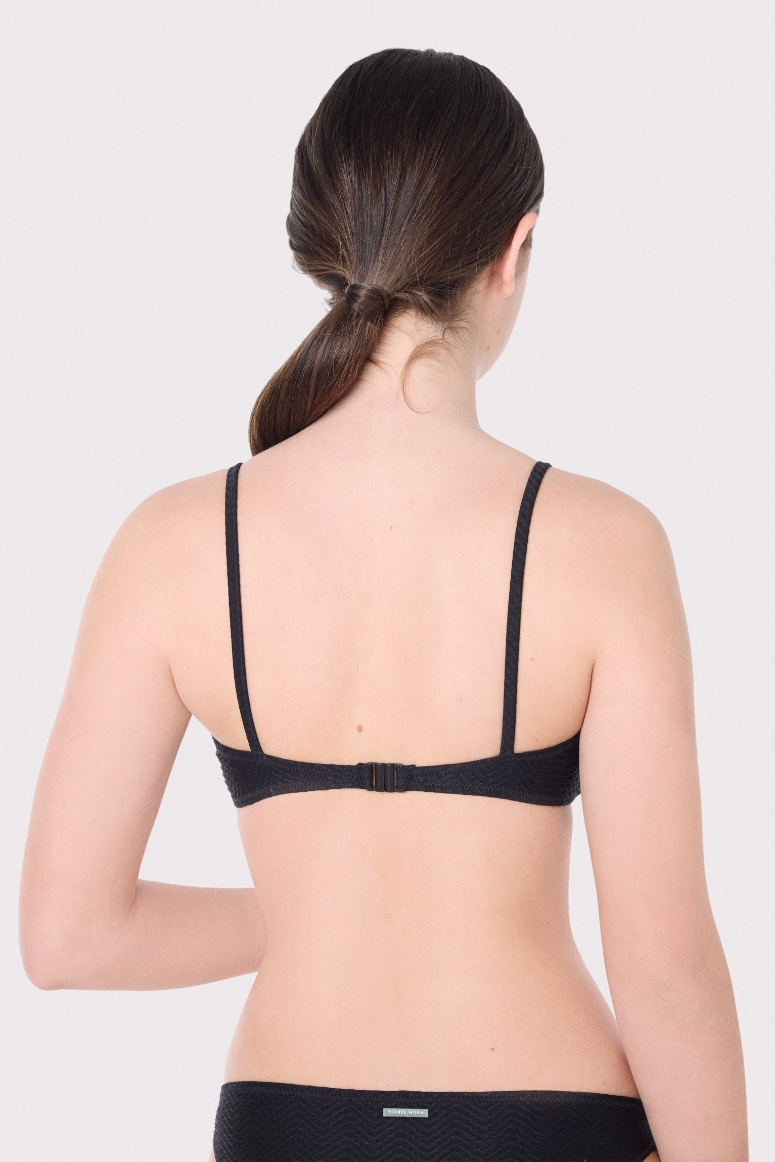 Top bikini juvenil texturizado con lazo y relleno extraíble - Ysabel Mora