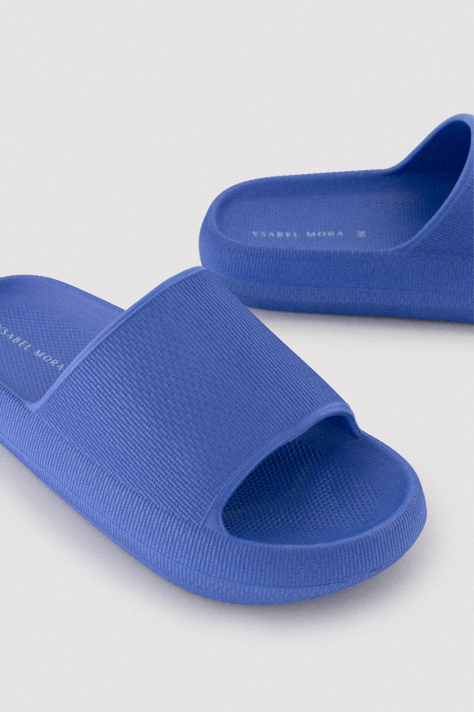 86086-electric-blue-chanclas-de-playa-antideslizantes-ligeras-extra-comfort-azul-ysabel-mora