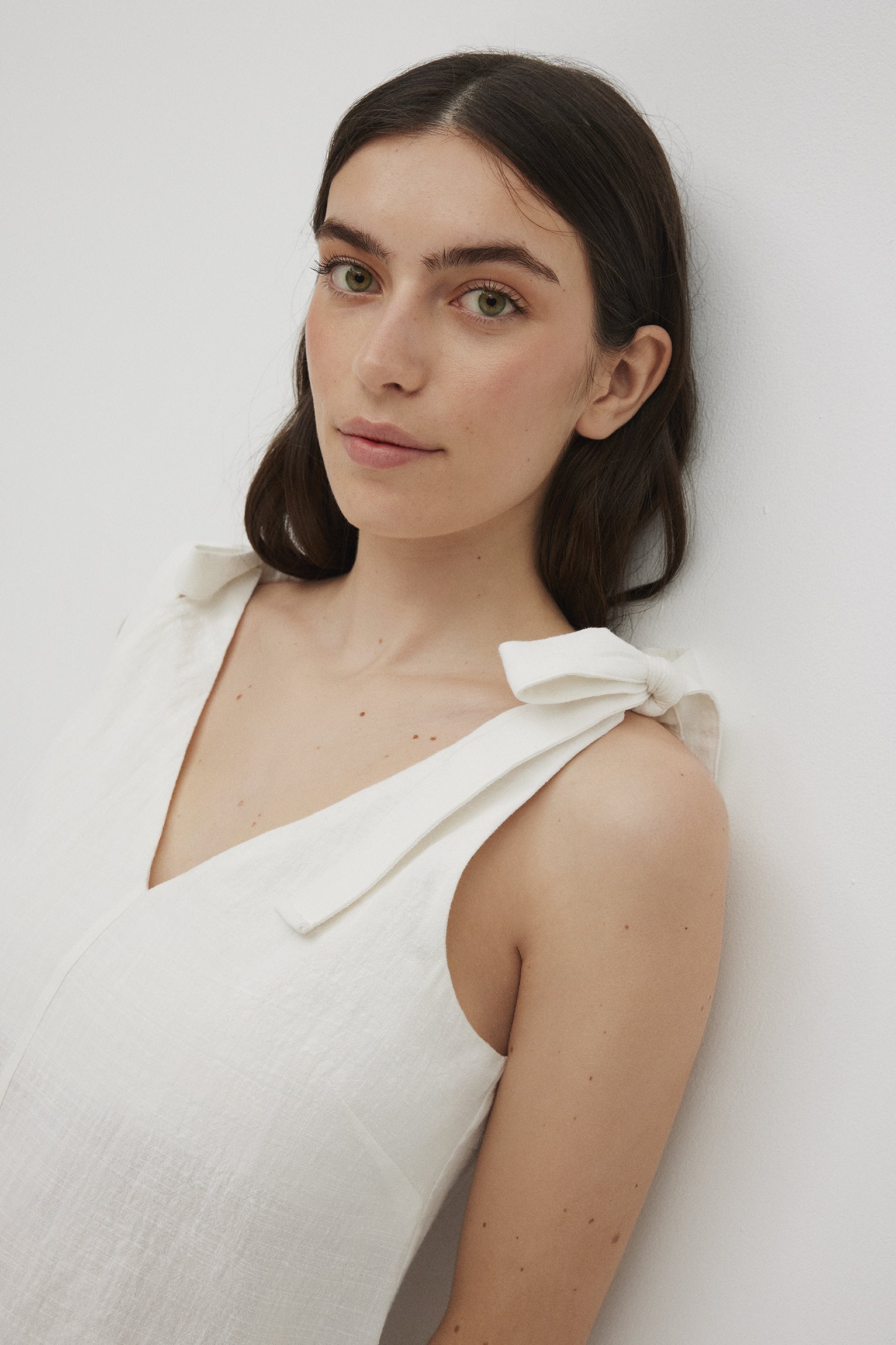 Short white cotton dress with knotted straps