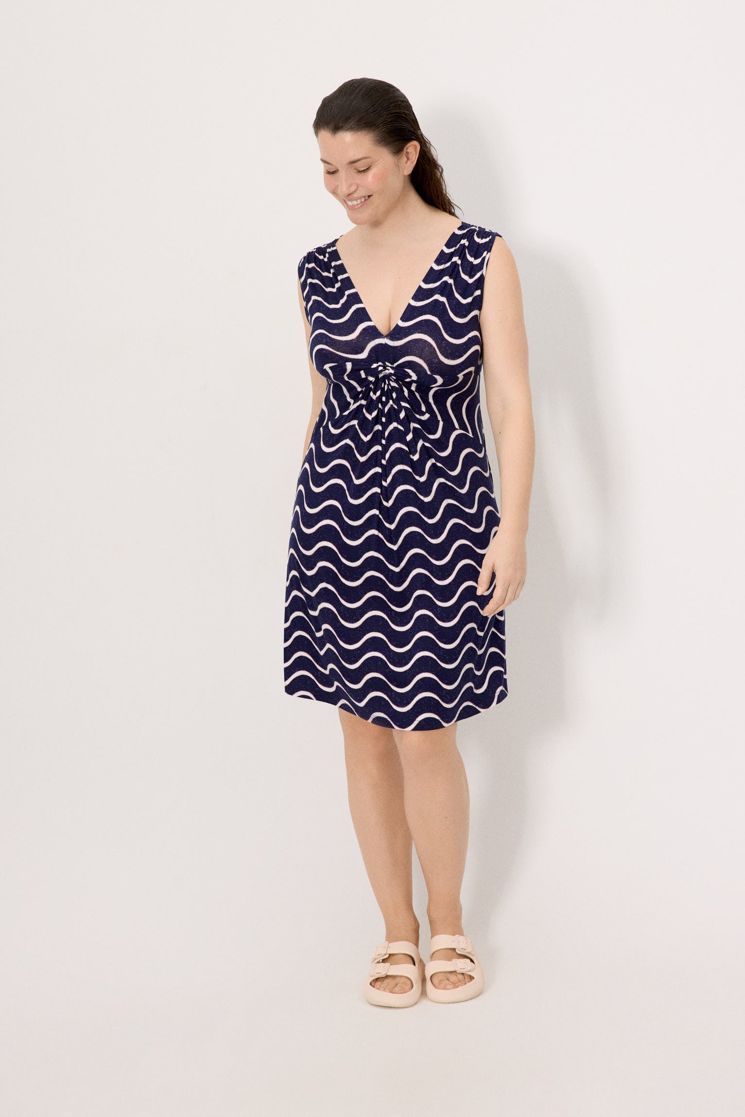 86221-vestido-mujer-verano-corto-escote-en-v-estampado-ondas