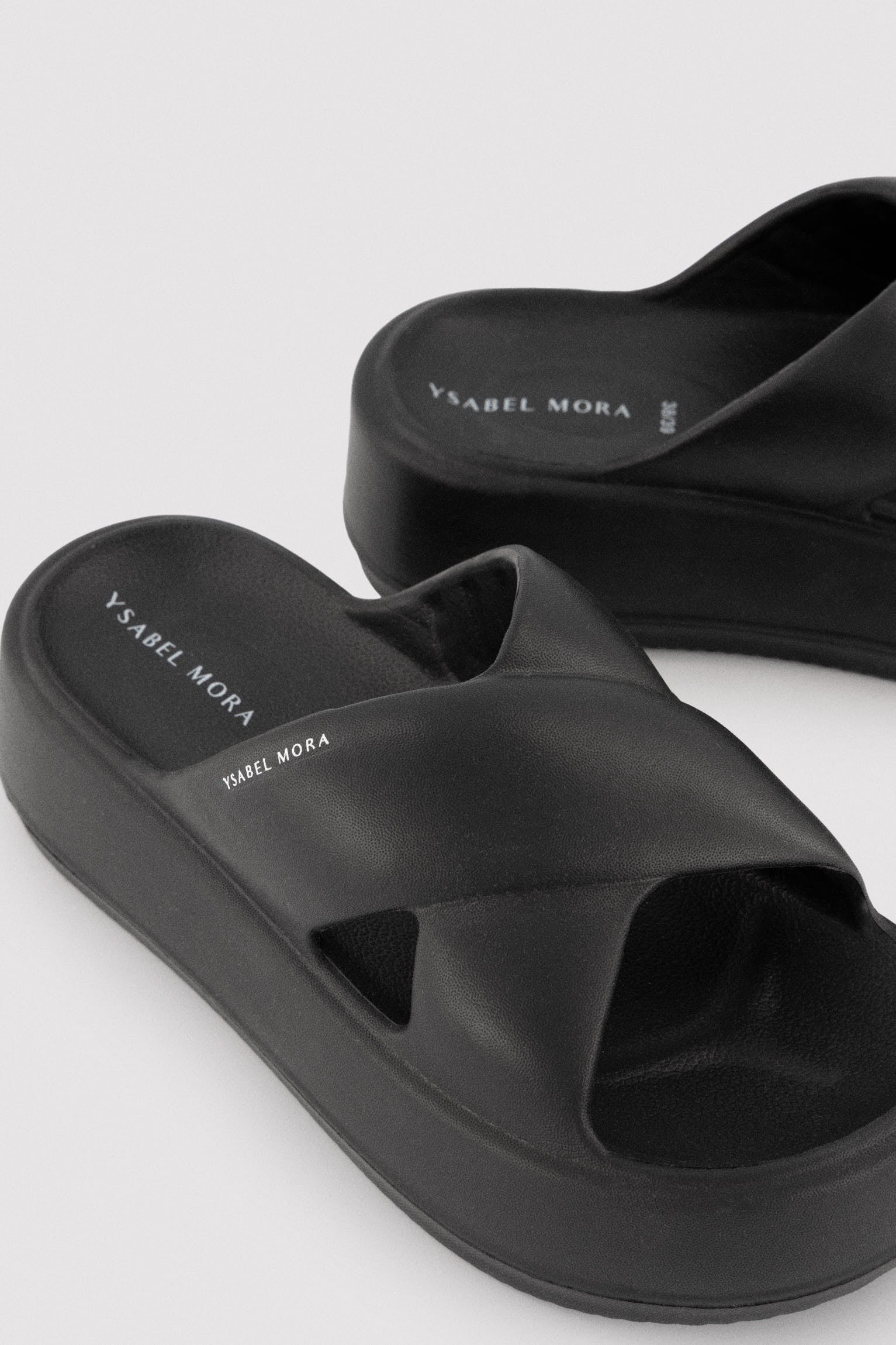 86287-negro-chanclas-de-playa-con-plataforma-antideslizantes-ligeras-extra-comfort-negras-ysabel-mora