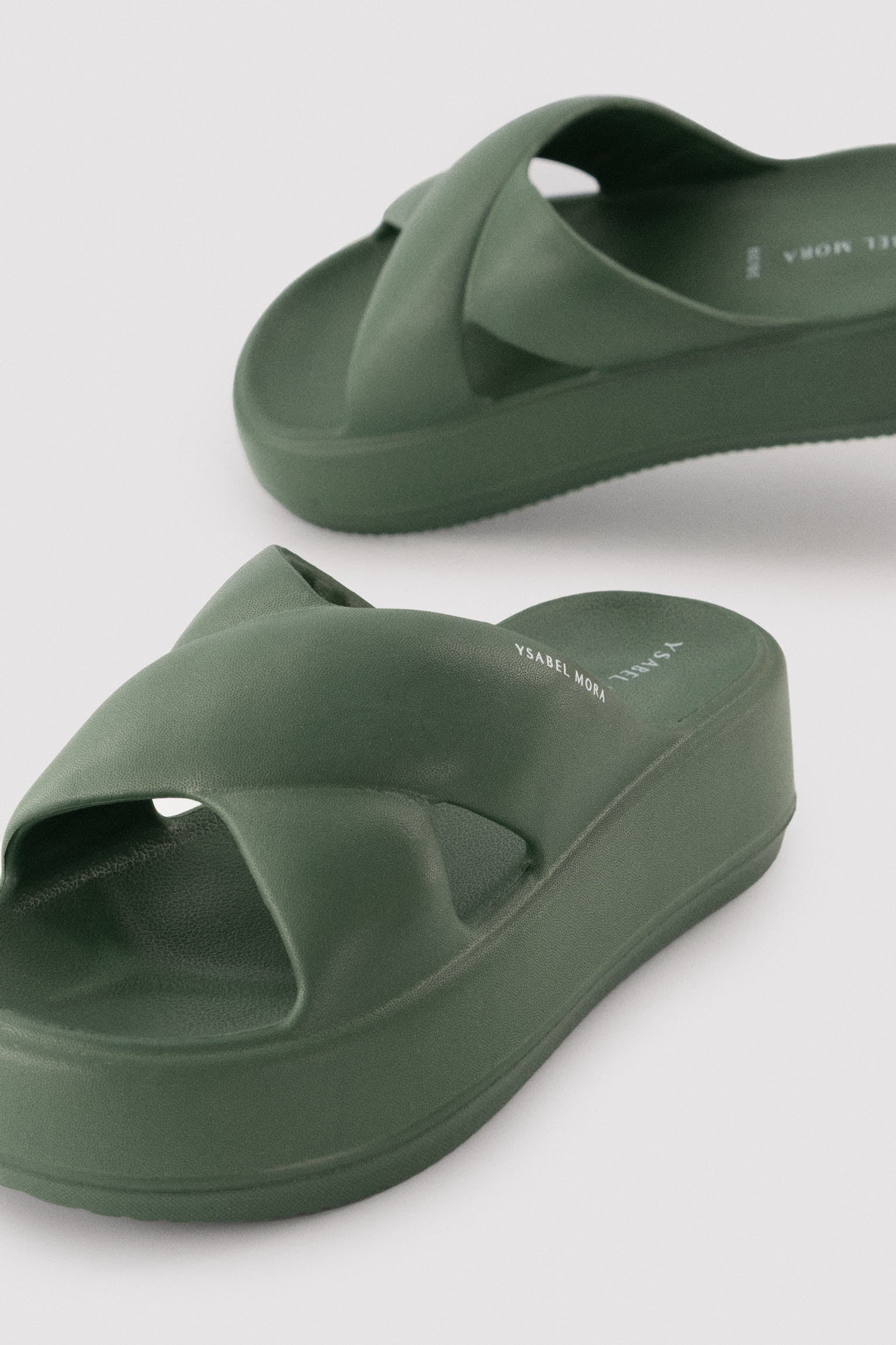 86287-wild-green-chanclas-de-playa-con-plataforma-antideslizantes-ligeras-extra-comfort-verde-oscuro-ysabel-mora