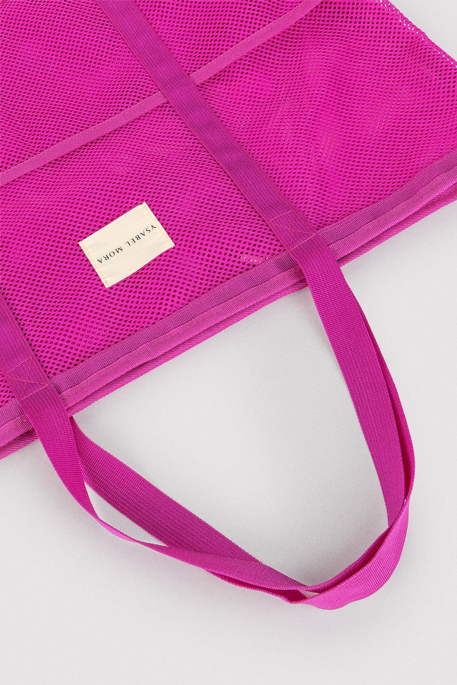 86292-electric-pink-bolsa-de-playa-calada-rosa-ysabel-mora