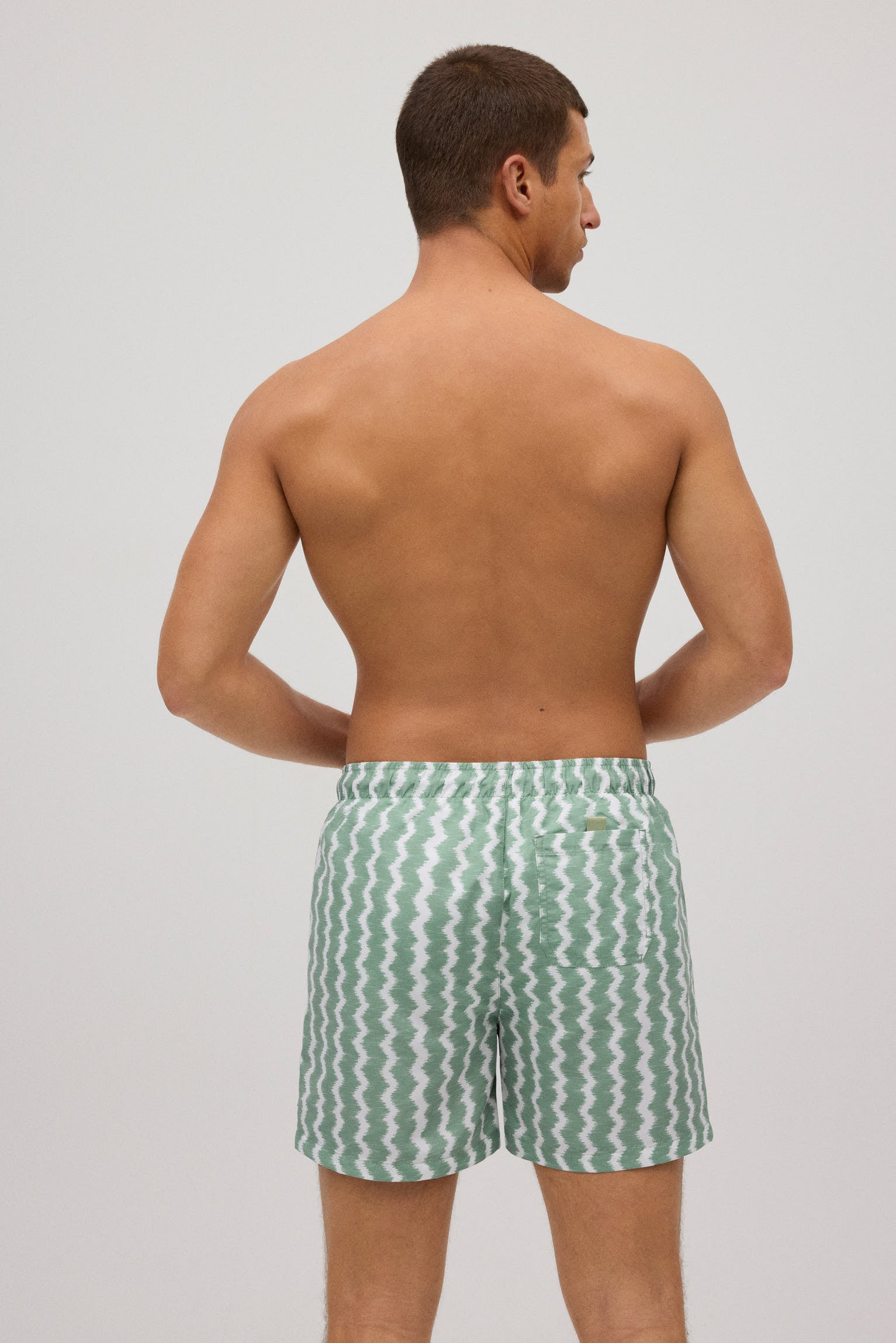 90377-banador-hombre-medio-estampado-ondas-verde-026