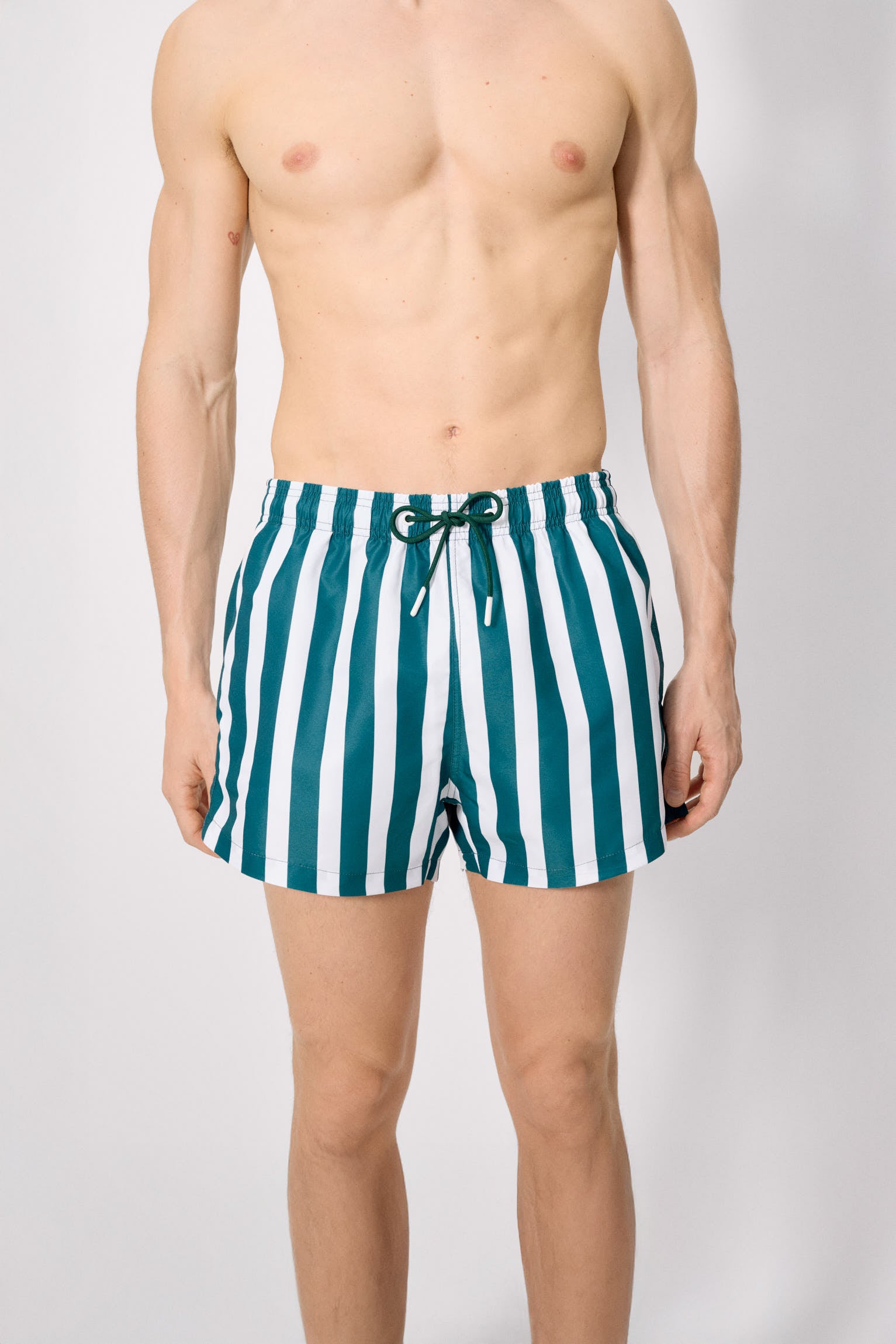 Short swimsuit with wide striped print