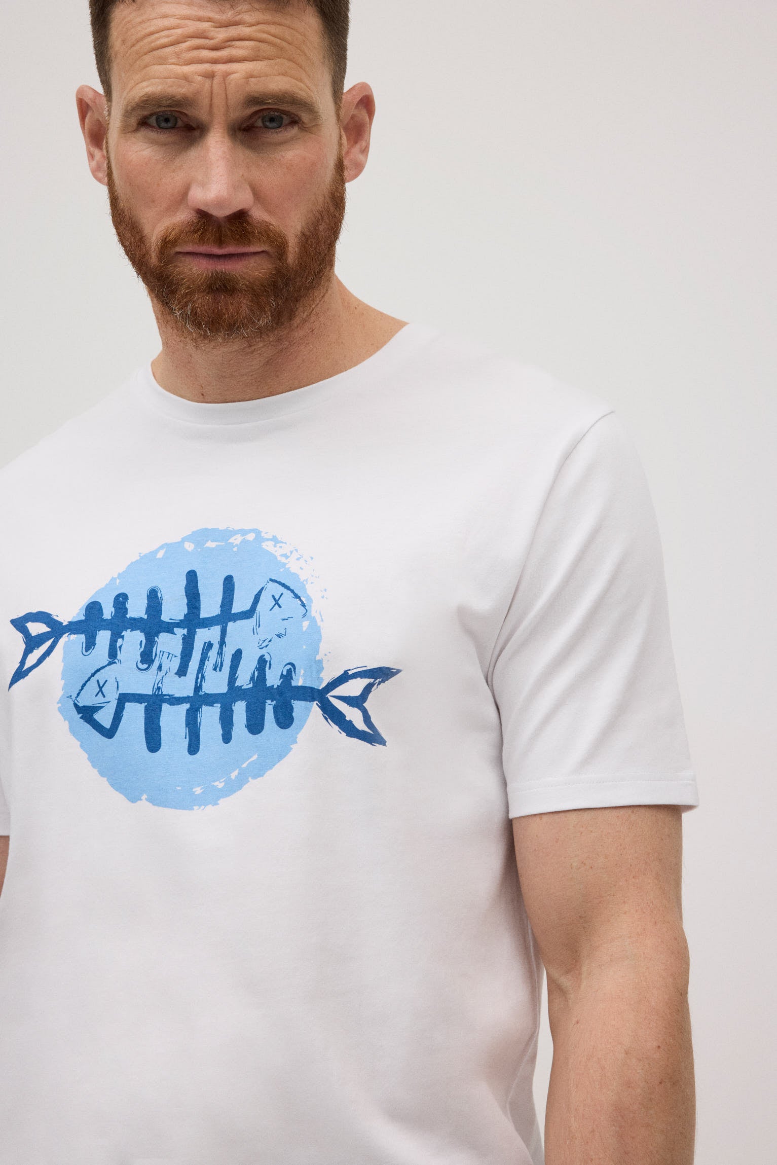 90508-camiseta-manga-corta-estampada-raspas-blanco-022