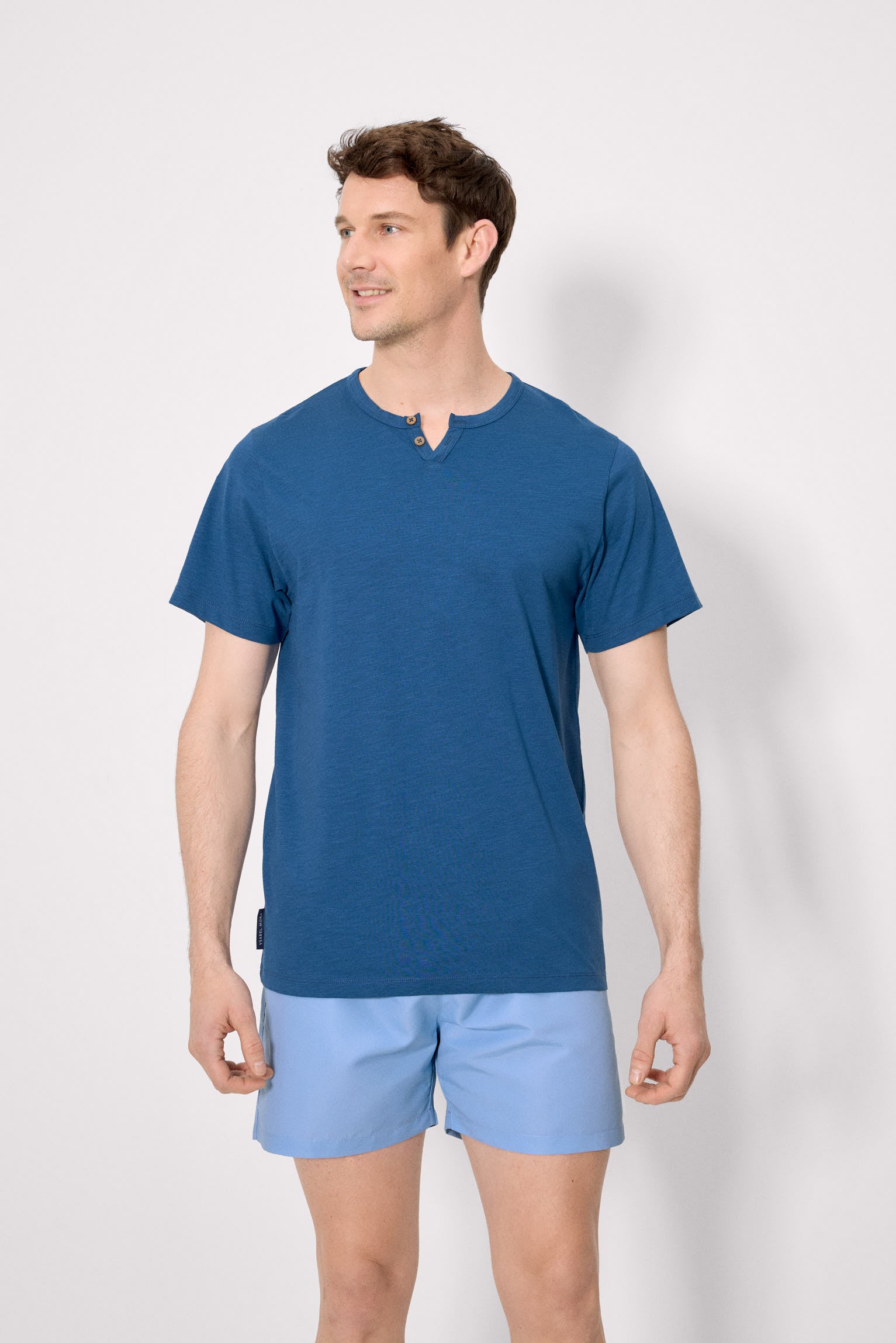 Basic short-sleeved t-shirt with henley collar, blue