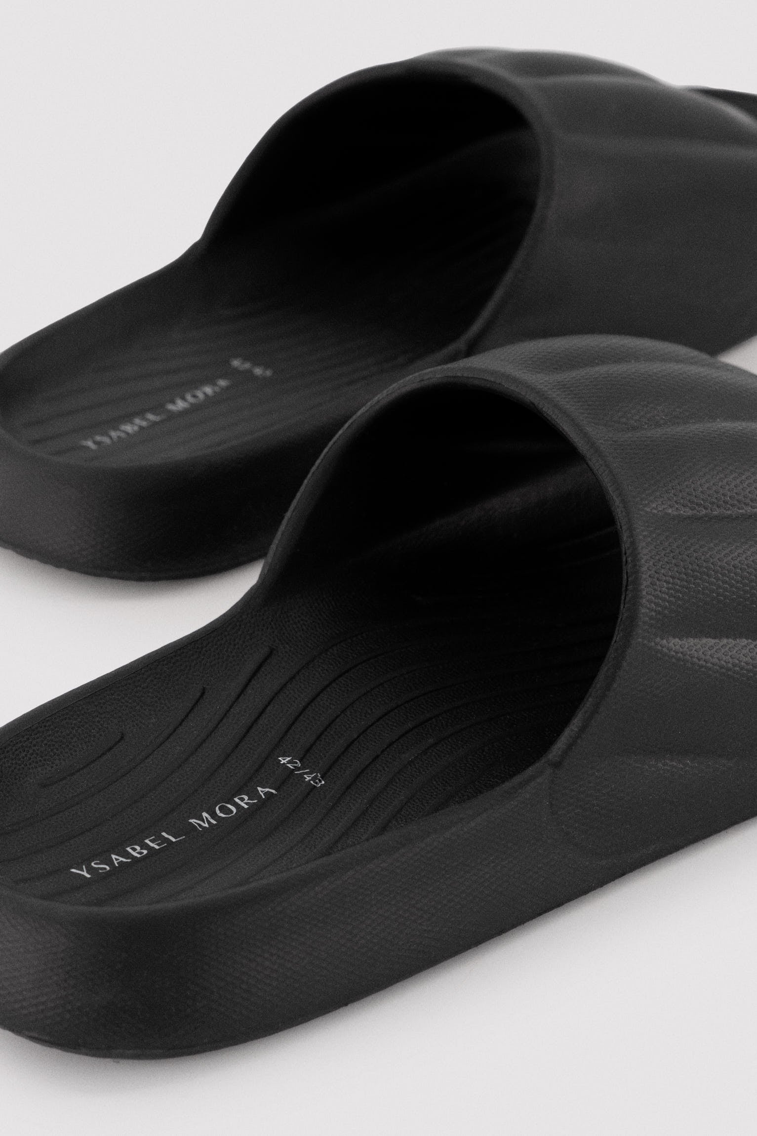 Chanclas hombre ligeras negro - Ysabel Mora