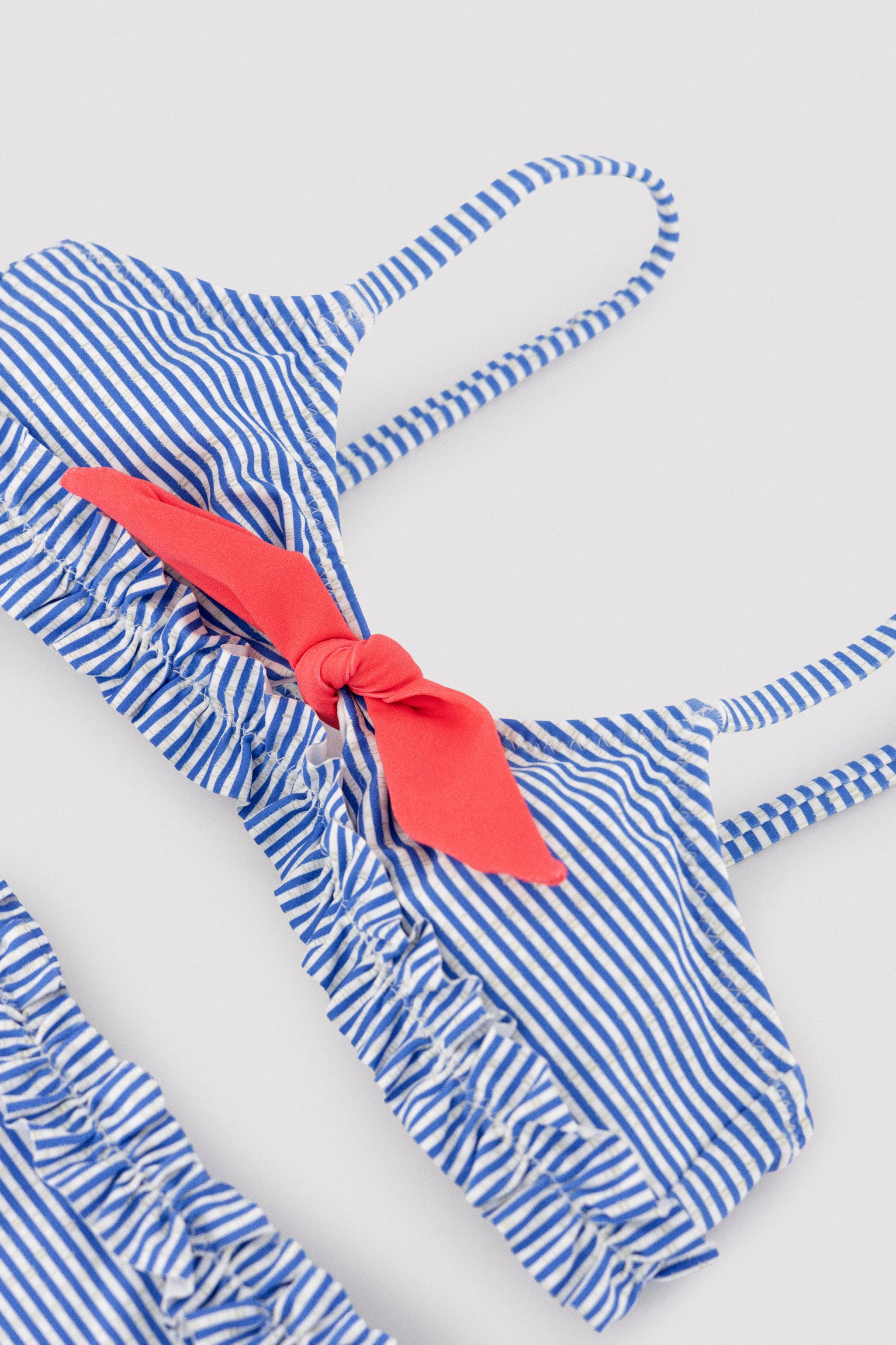 Girls' bikini with bow detail and ruching, striped print