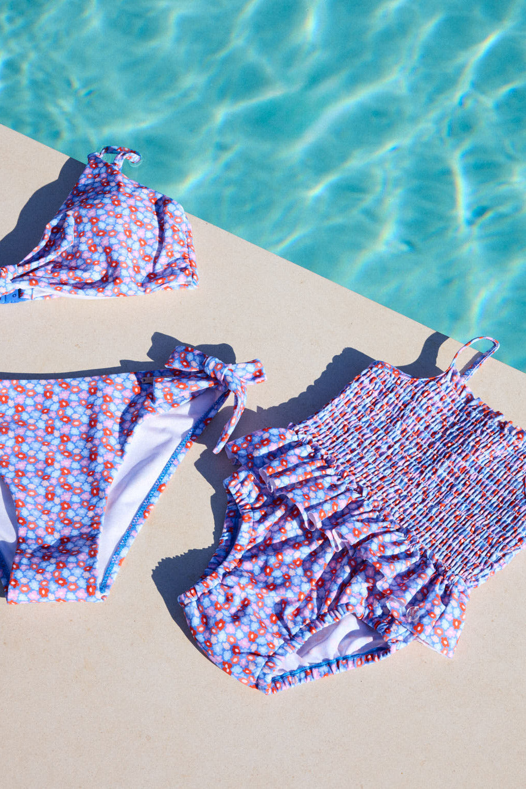 Honeycomb baby swimsuit with small flowers