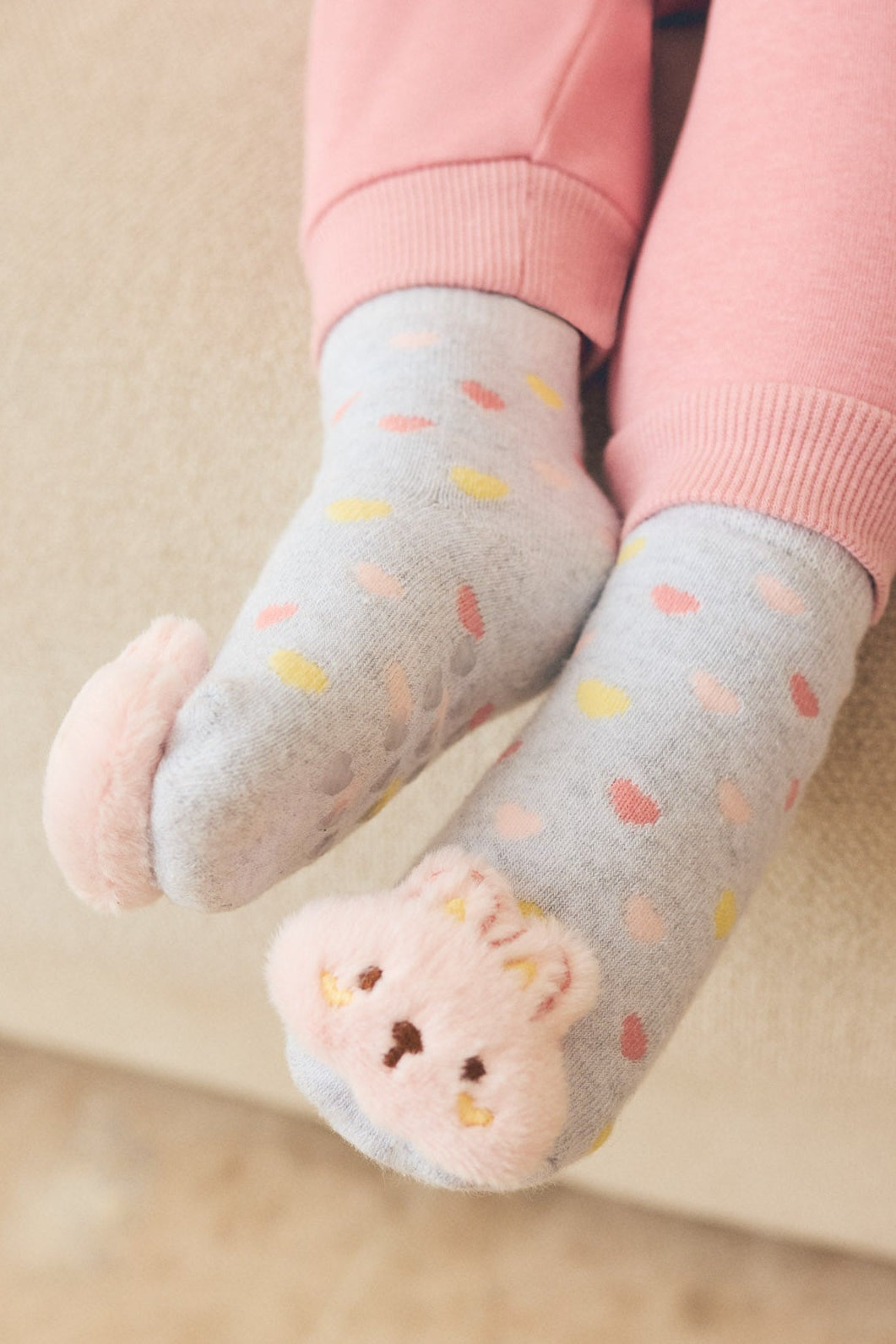 Pack of 2 sensory thermal baby socks with 3D bunnies