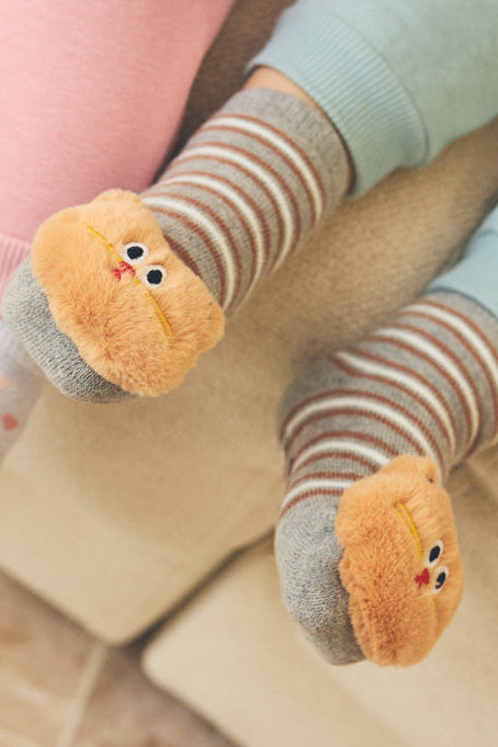 Pack of 2 baby sensory thermal non-slip socks with kittens