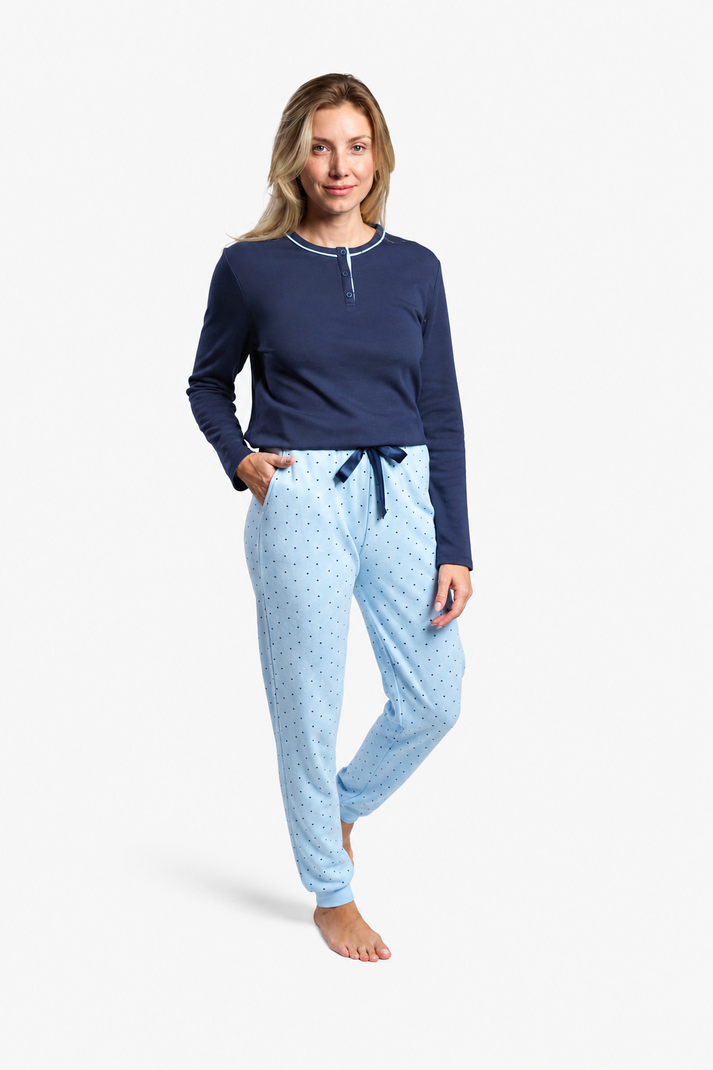 Women's brushed long pyjamas with blue polka-dot print
