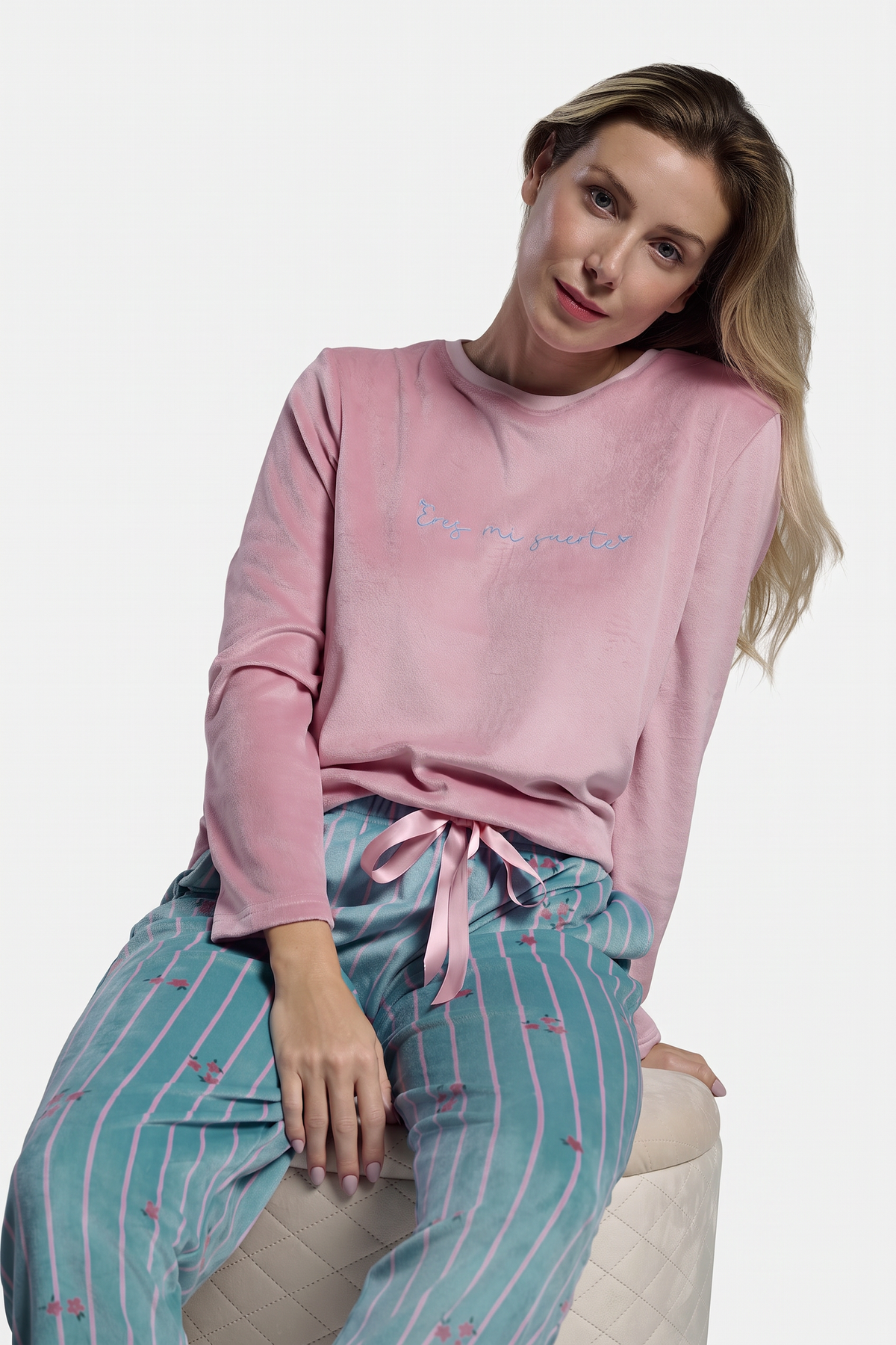 Women's long velvet pyjamas with pink top and printed trousers