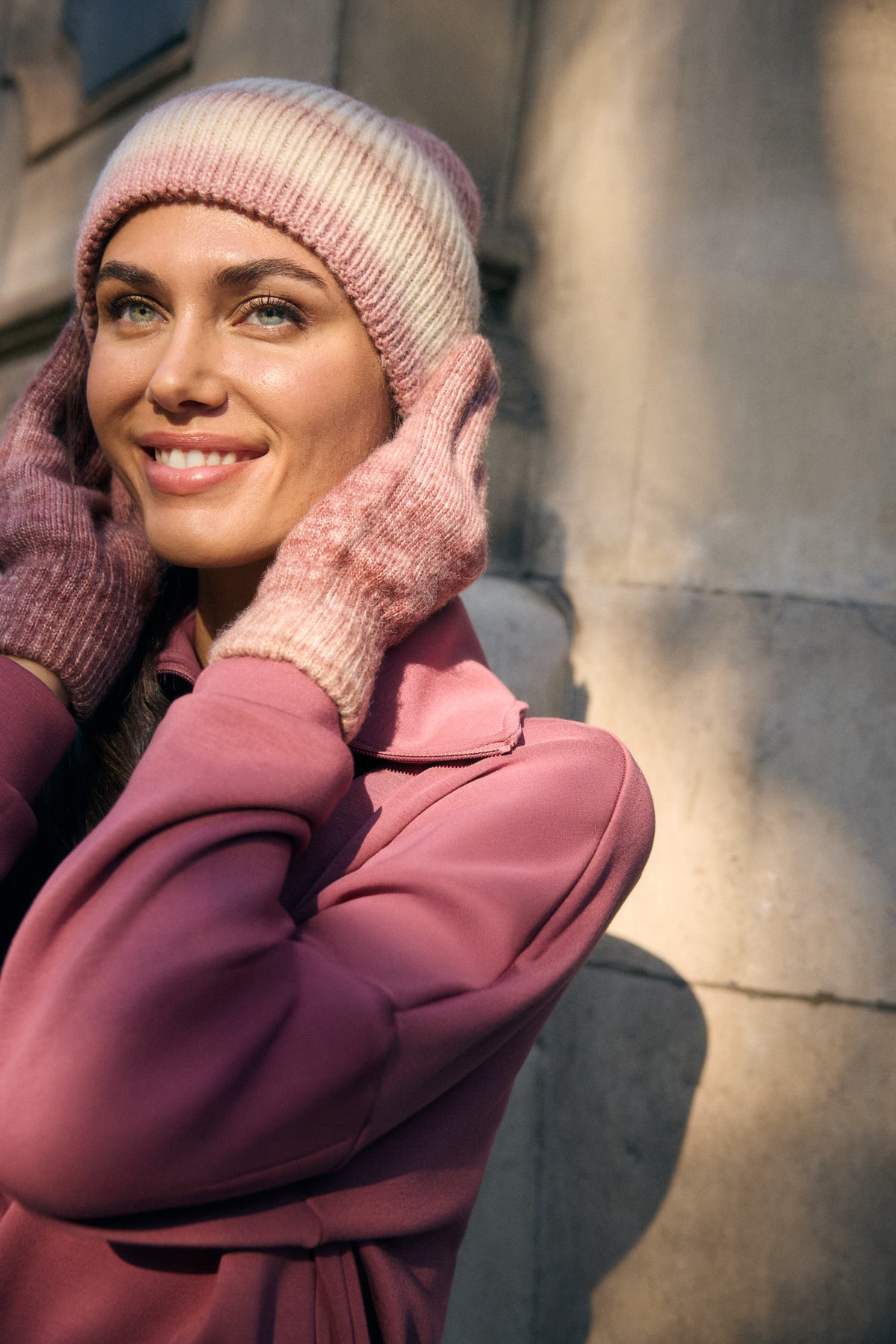 Set de gorro y guantes de punto para mujer colores degradados
