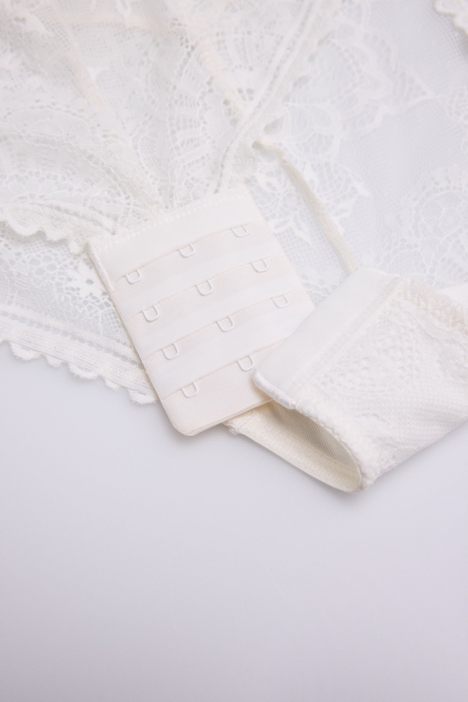 10178-5-body-de-encaje-blanco-novia-blanco-paula-echevarria