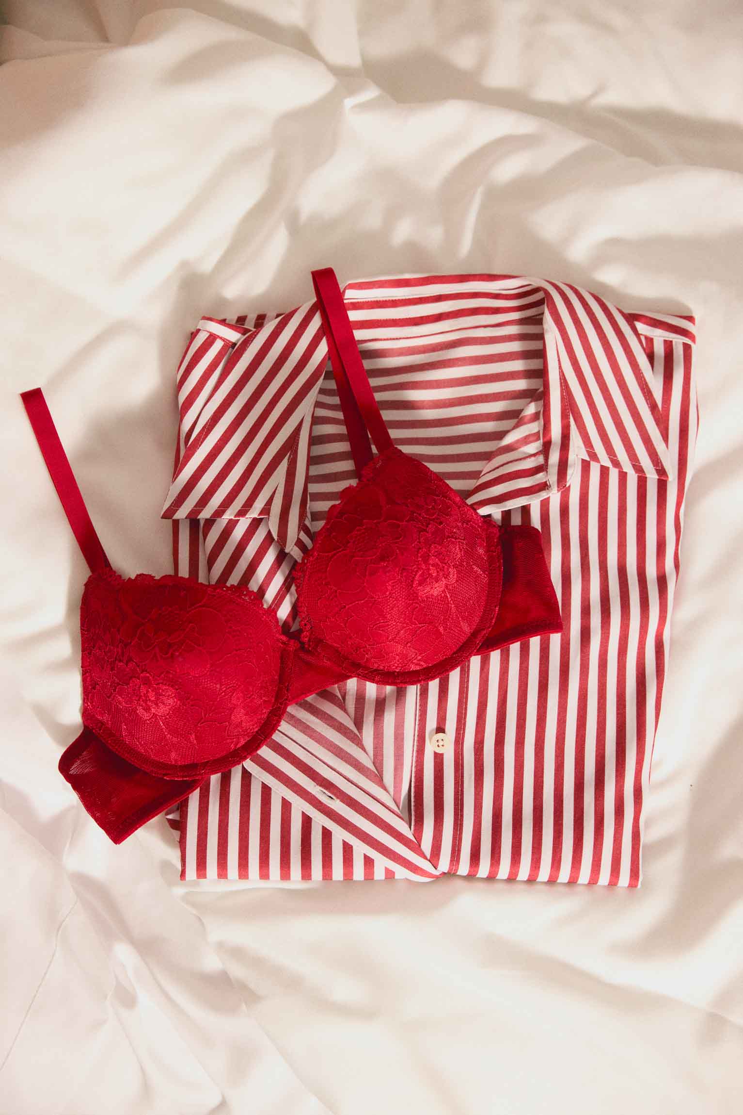 Push-up bra with underwire cross back option red