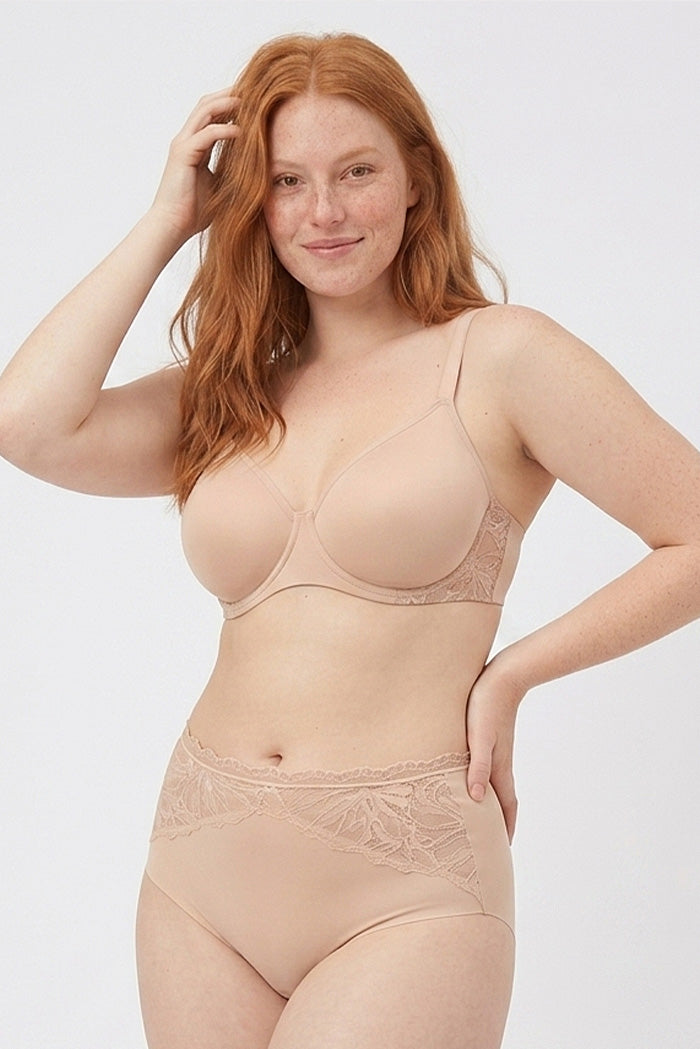 High-waisted briefs with nude lace details