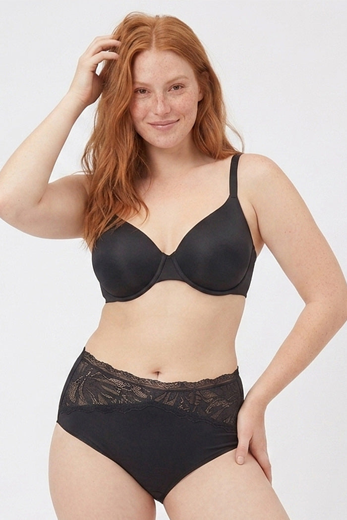 High-waisted briefs with black lace details