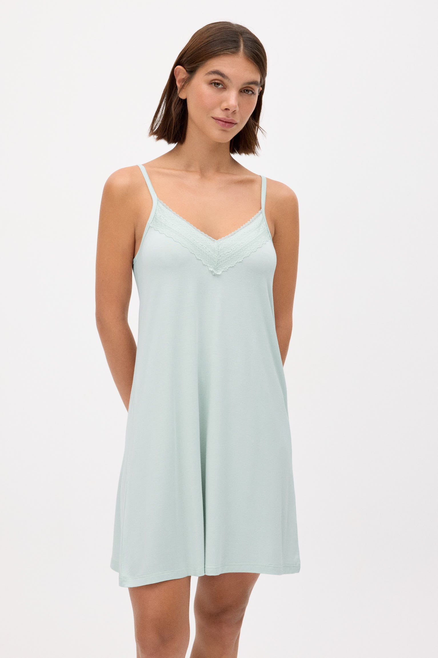 10824-1-camison-ligero-de-tirantes-verde-paula-echevarria