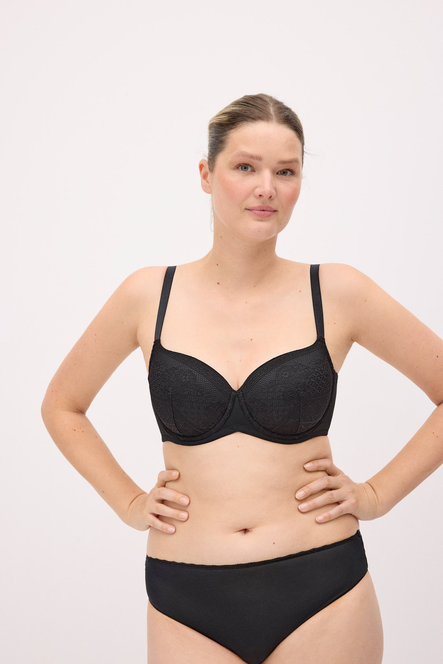 10830-2-sujetador-capacidad-con-aro-con-relleno-encaje-negro-special-you-paula-echevarria