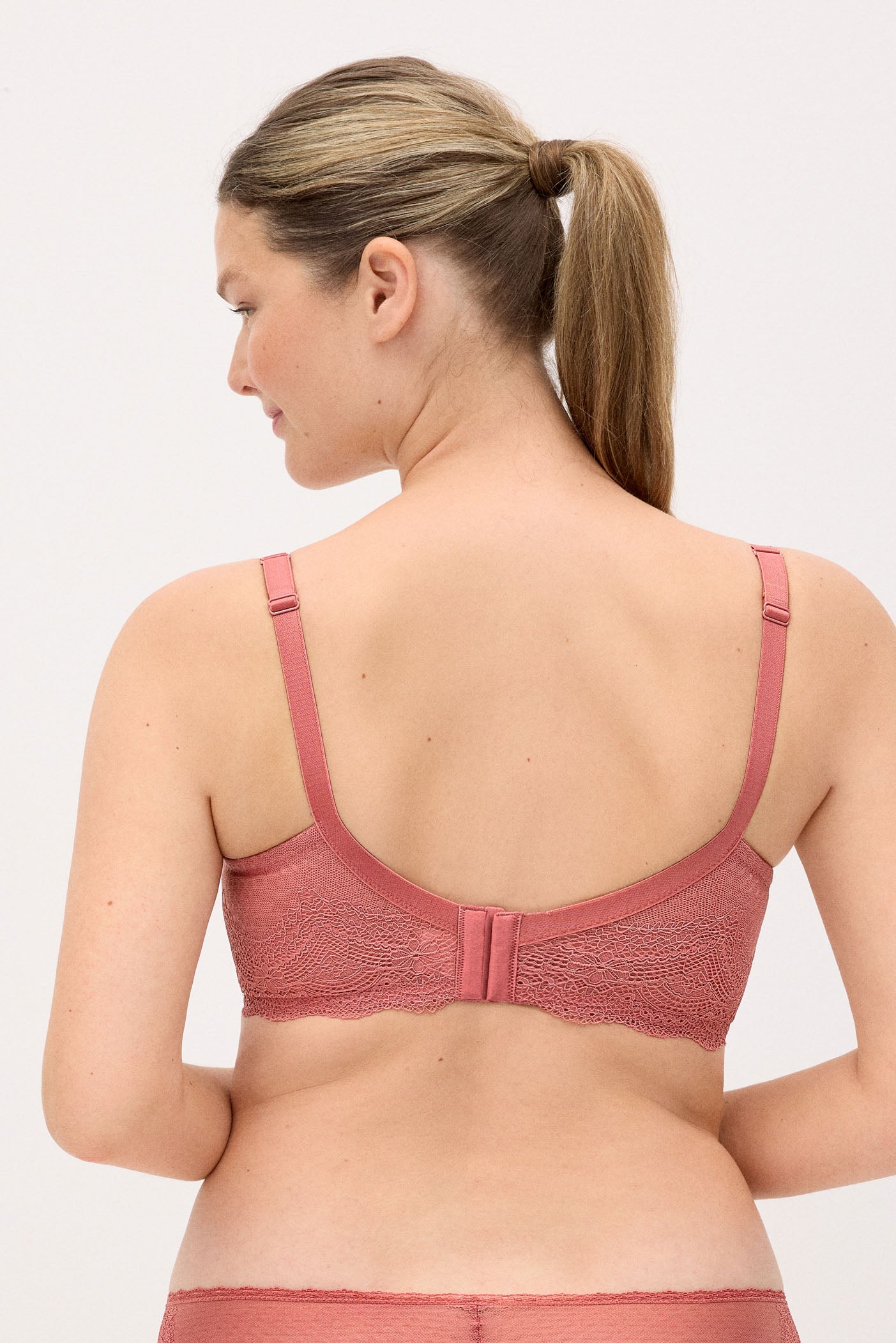 Full-coverage underwire bra with pink plumeti padding