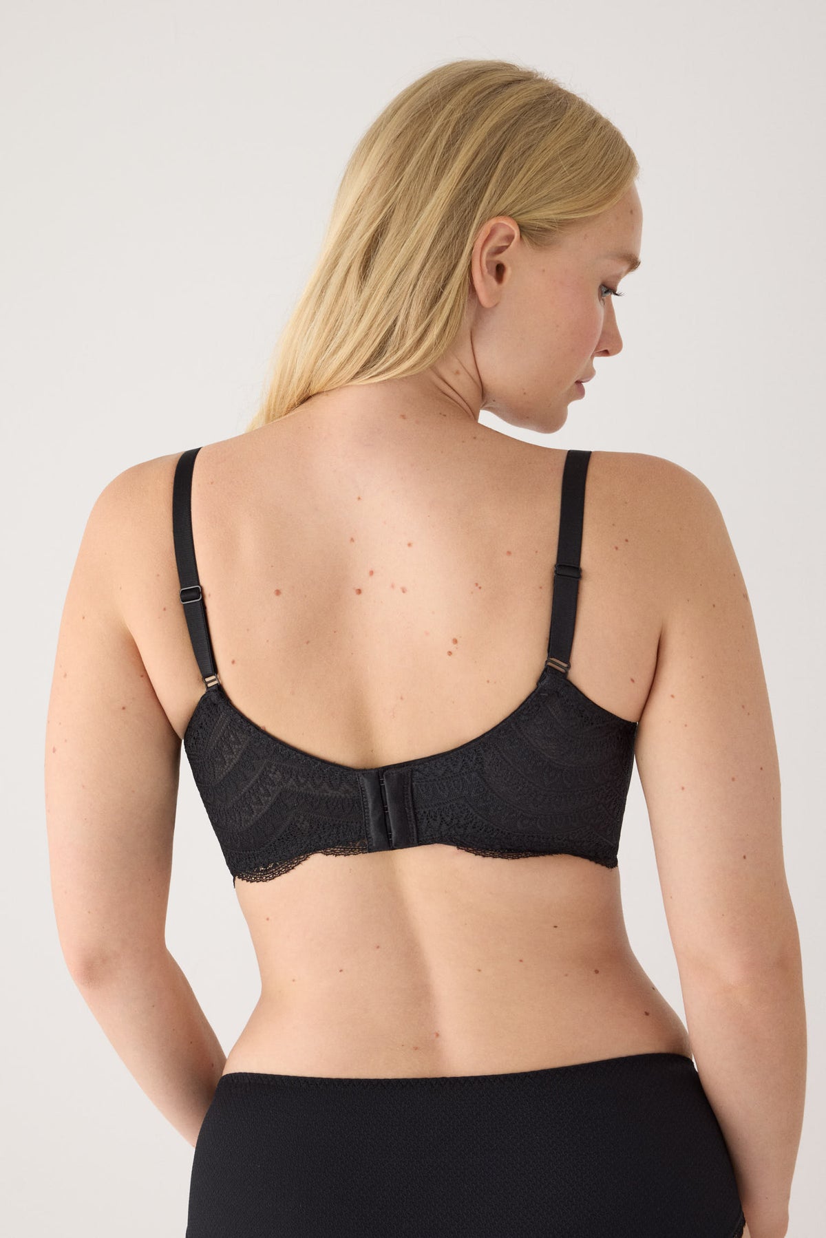 Black full-cup underwired padded bra