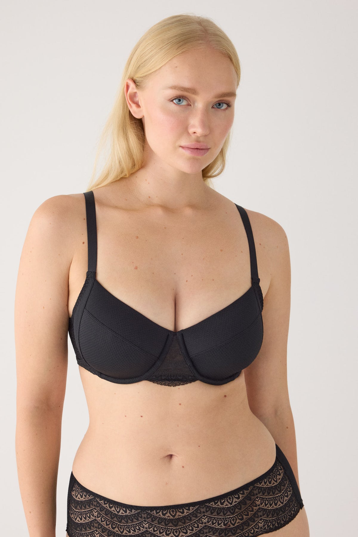 Black full-cup underwired unpadded minimiser bra