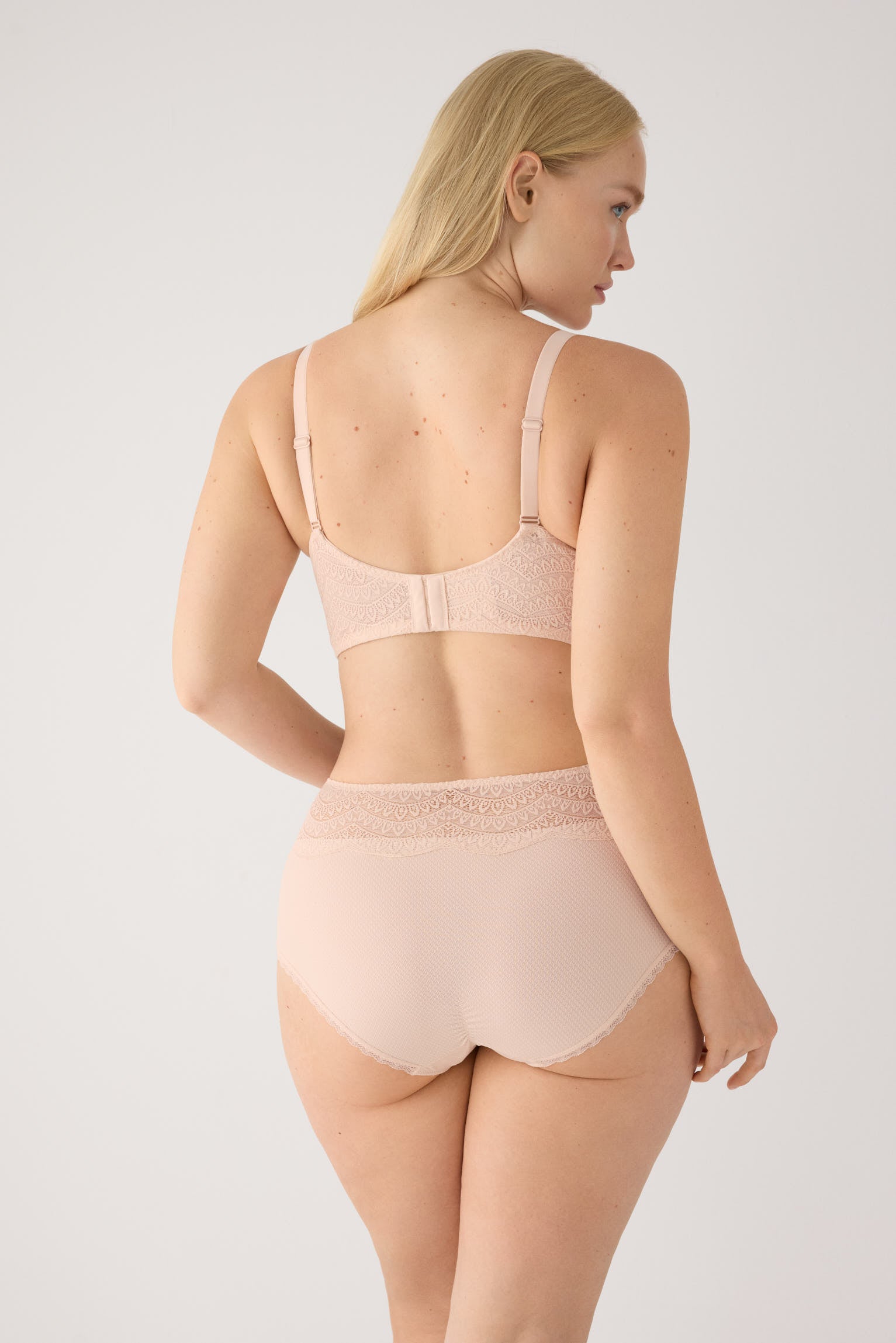High-waist briefs lace nude