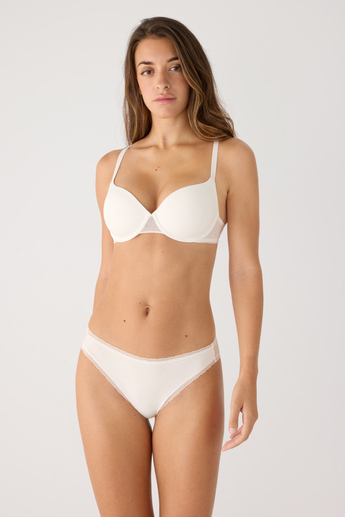 Ivory textured underwired padded bra and mini briefs set