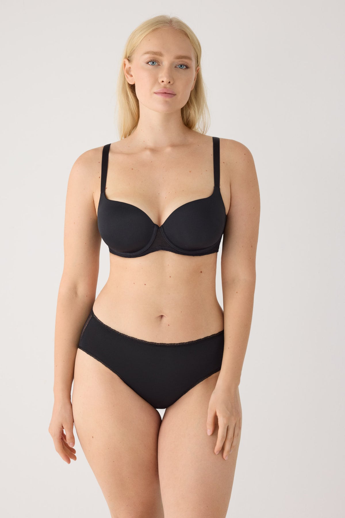 Black textured full-cup underwired padded bra and midi briefs set