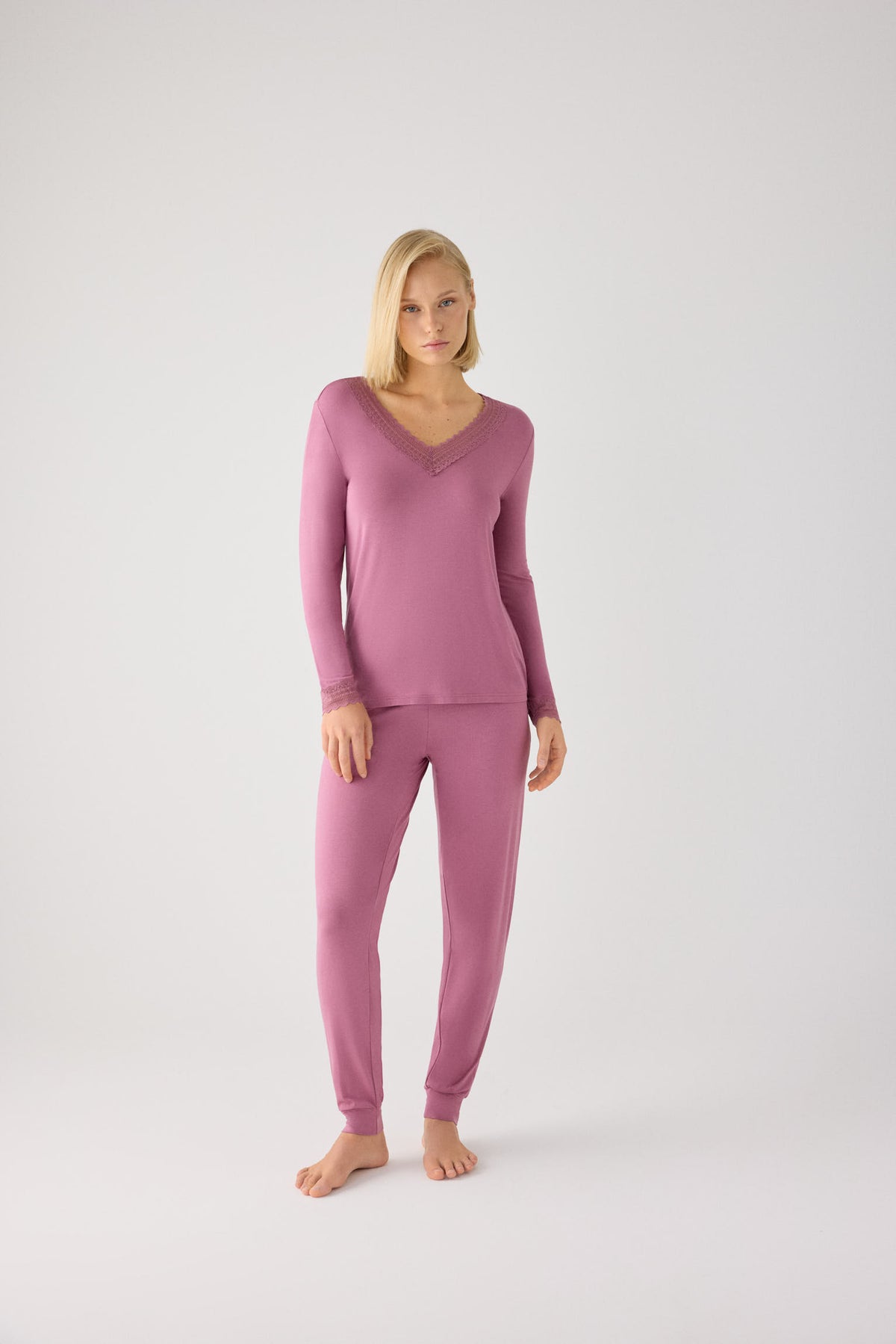 Lightweight soft women's long pyjamas with pink joggers