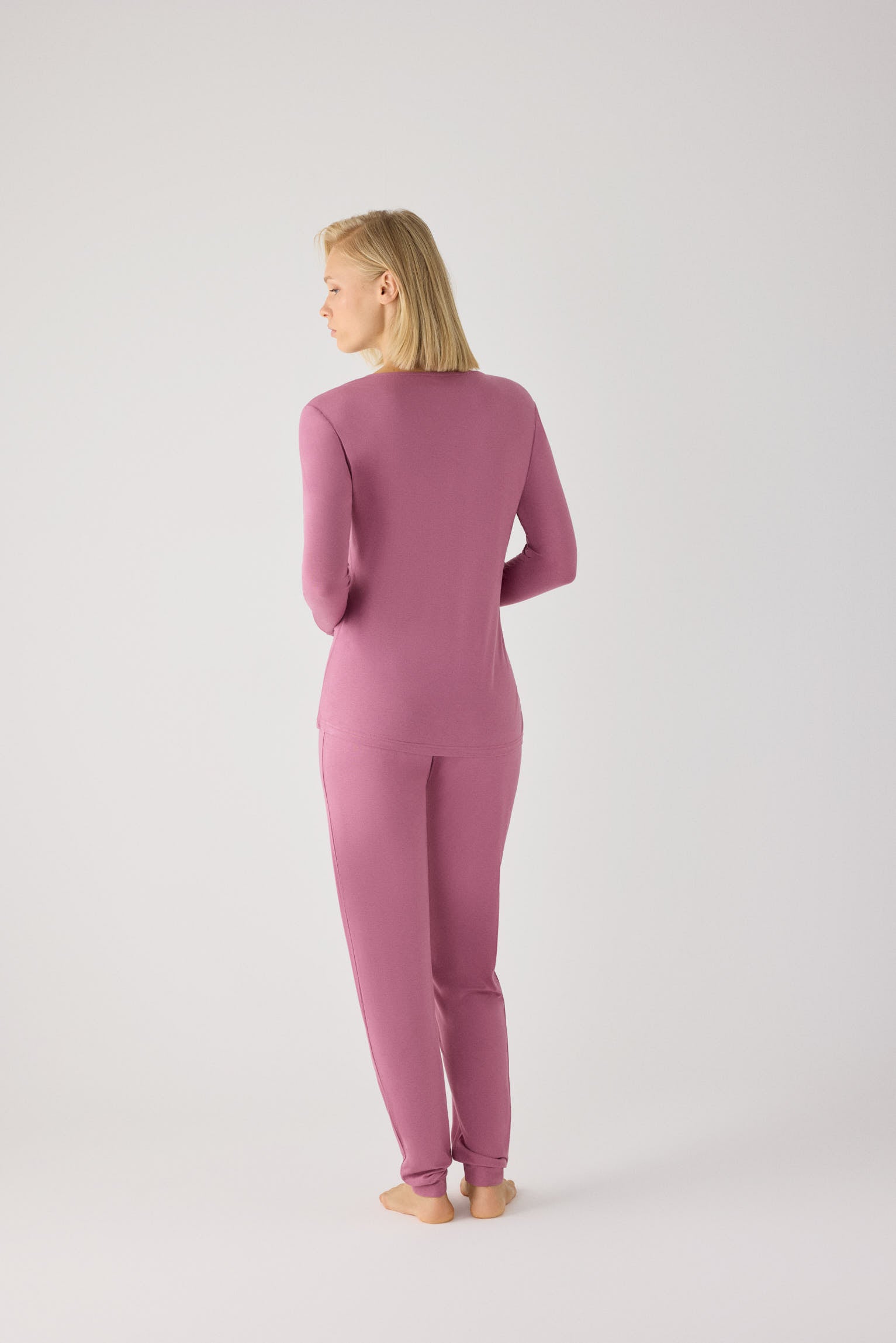 Lightweight soft women's long pyjamas with pink joggers
