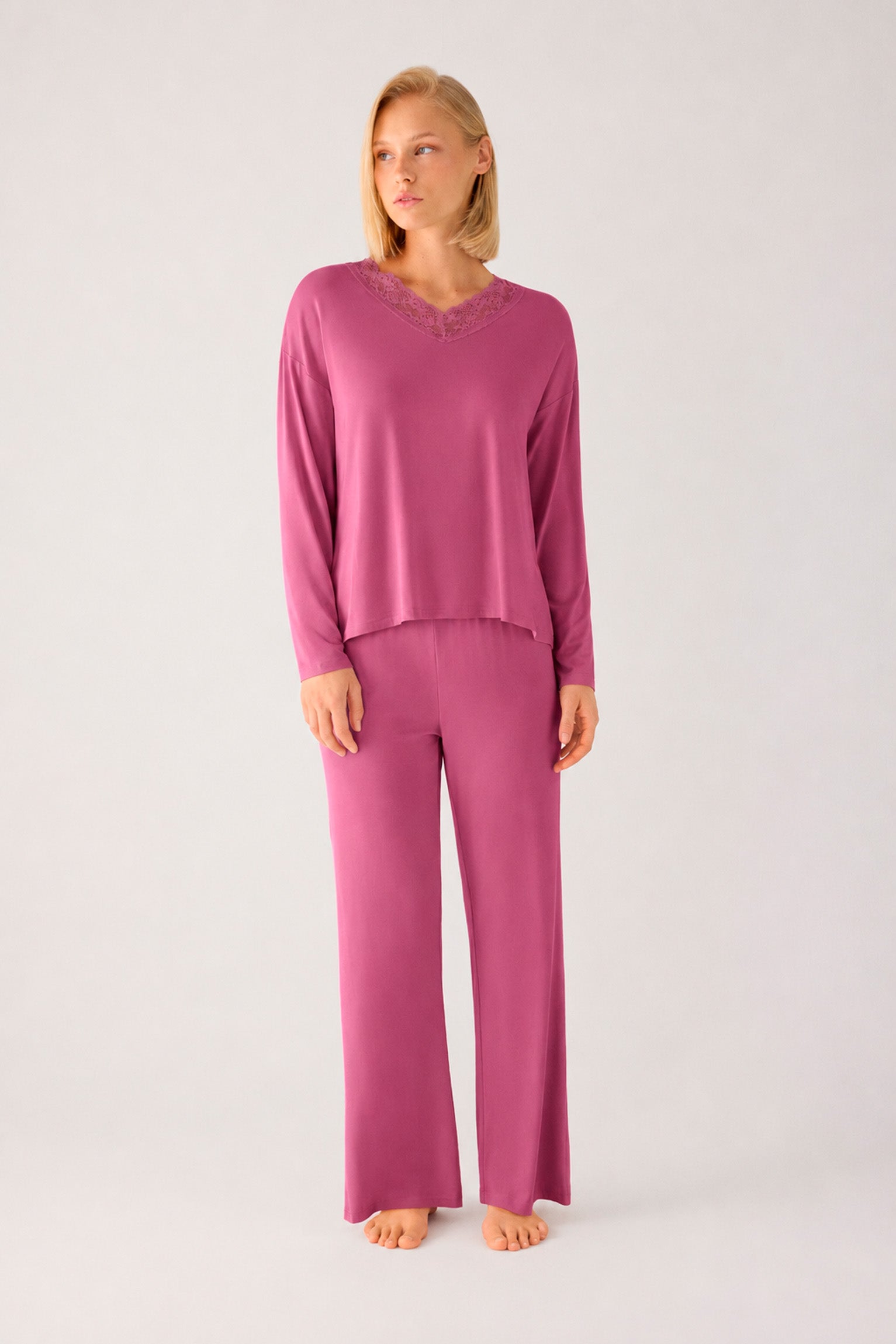 Lightweight soft women's long pyjamas with pink wide-leg trousers