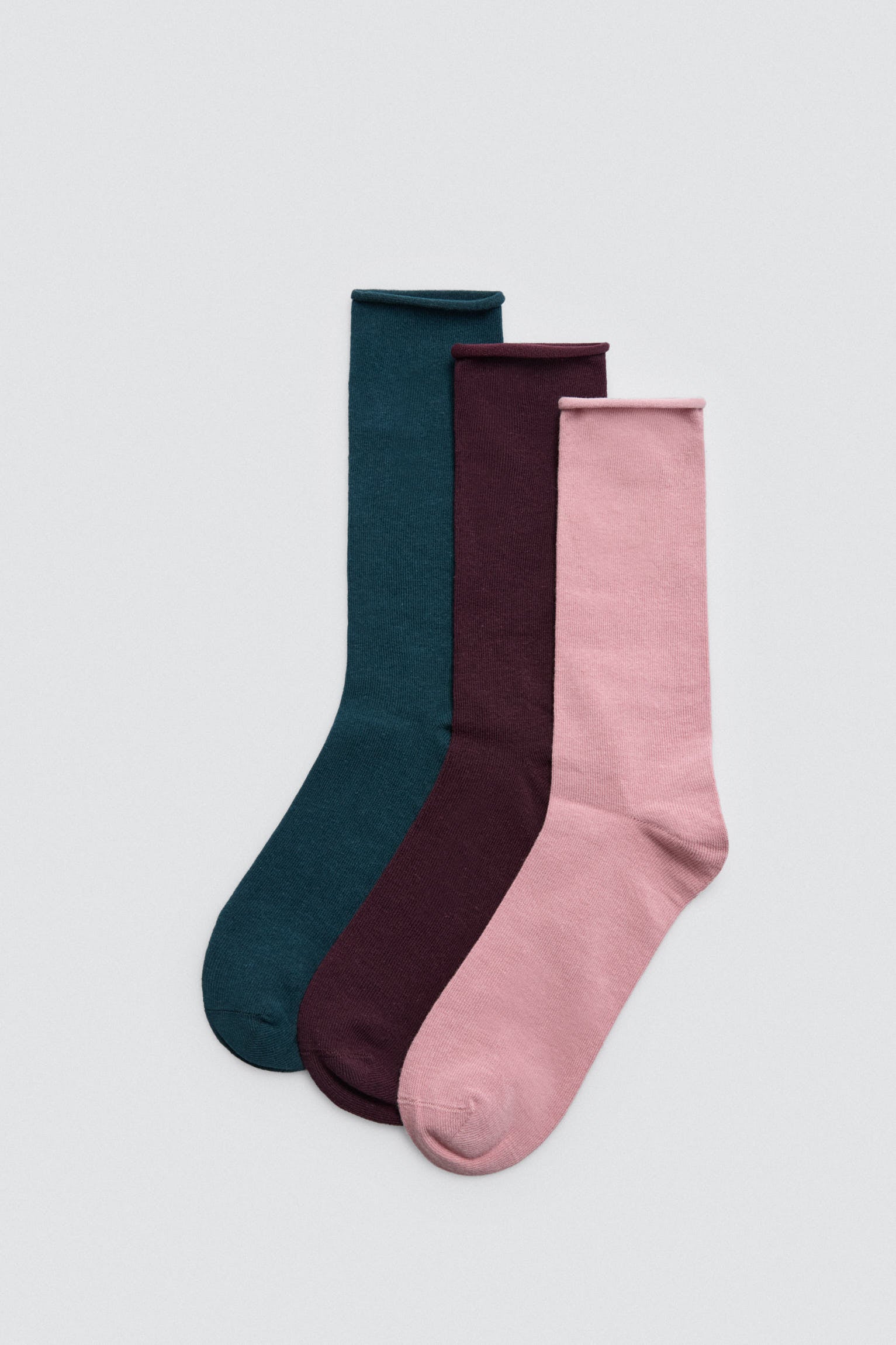 Pack of 3 cuffless socks in different colors