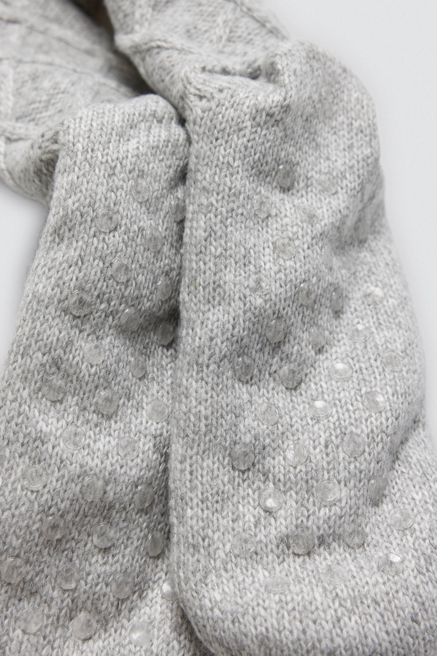 12970NOKIT-2-calcetin-mujer-borreguito-dormir-antideslizantes-gris