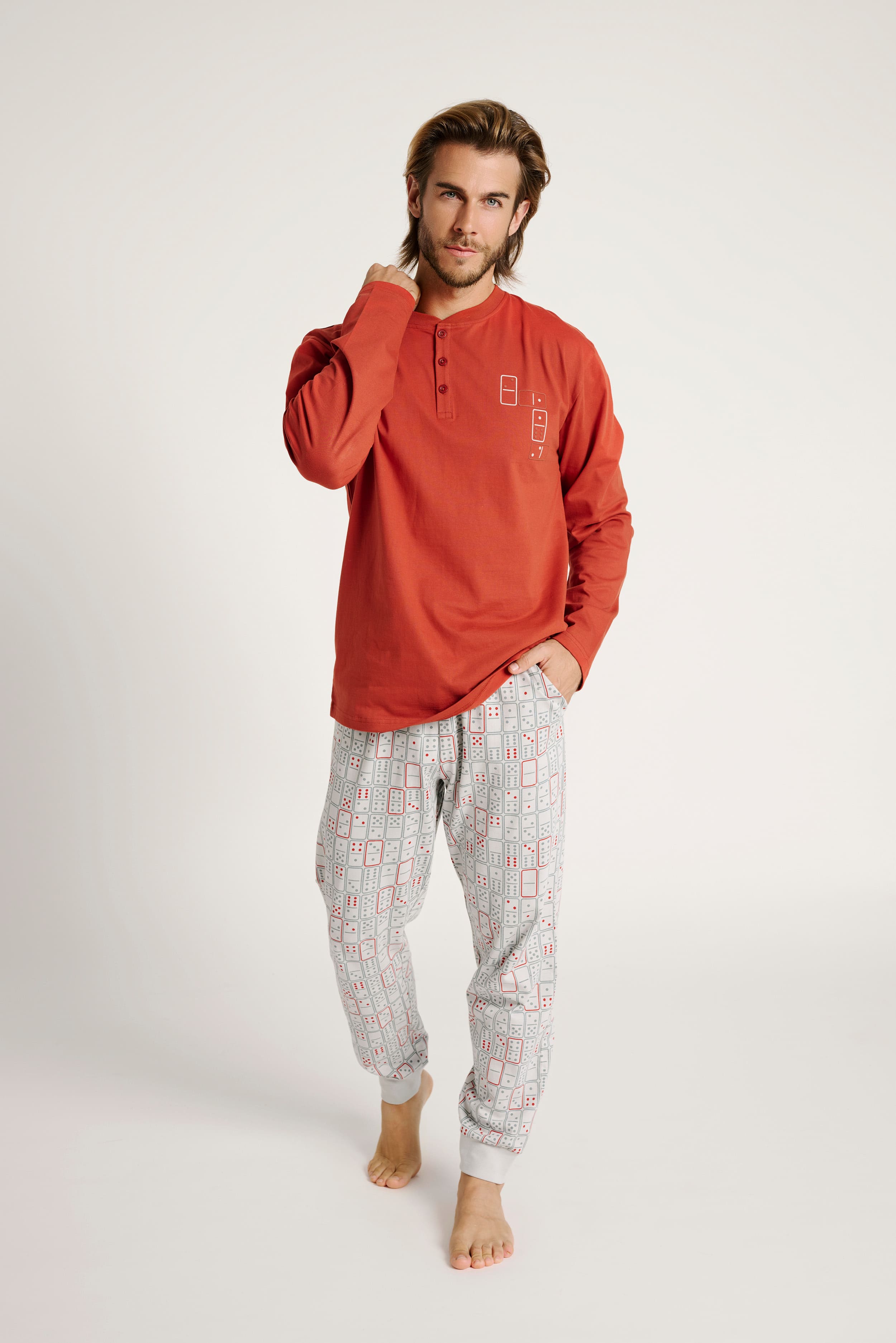 13011012-1-pijama-hombre-estampado-domino