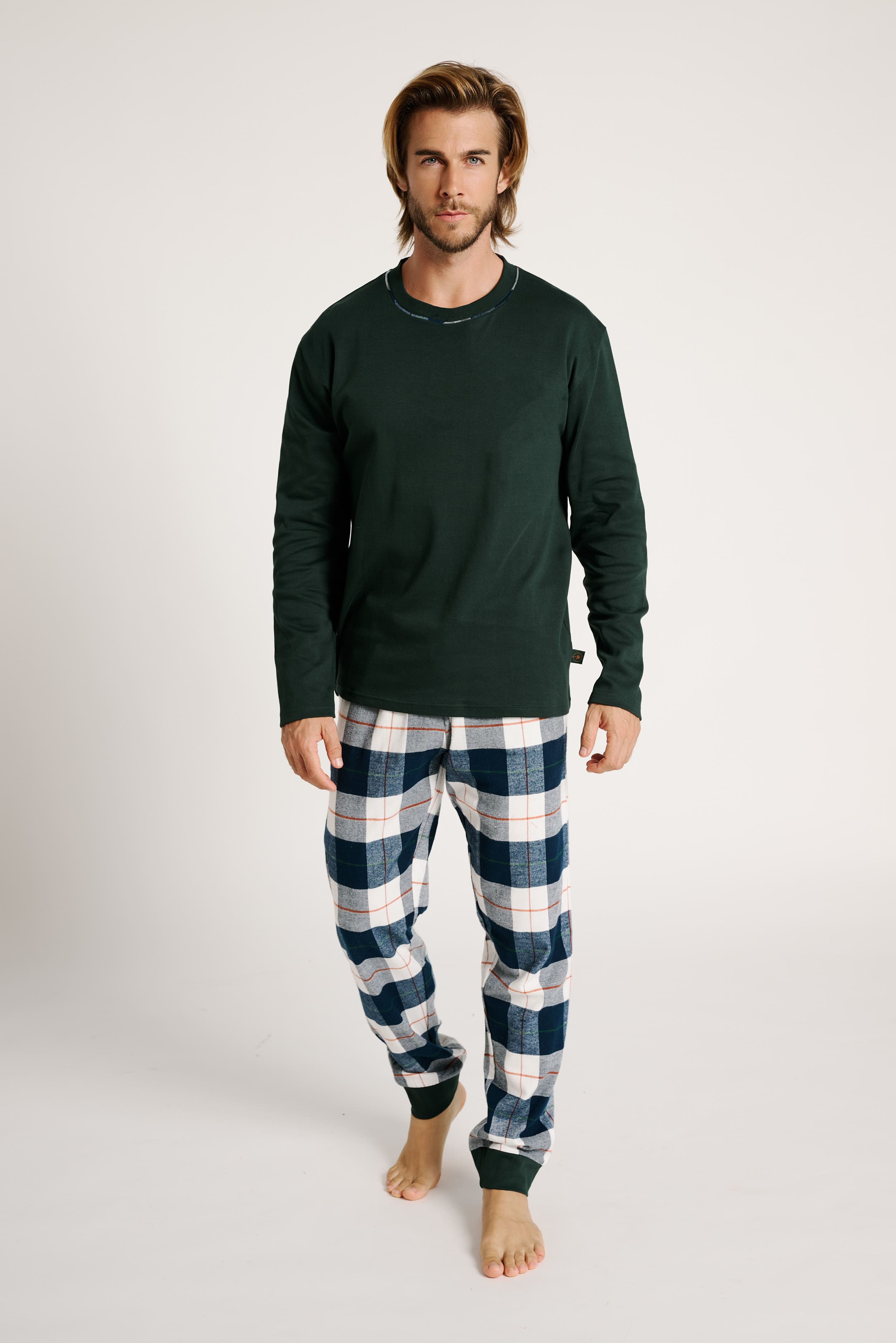 Men's long pajamas with decorative stitching and a checkered print | MUYDEMI